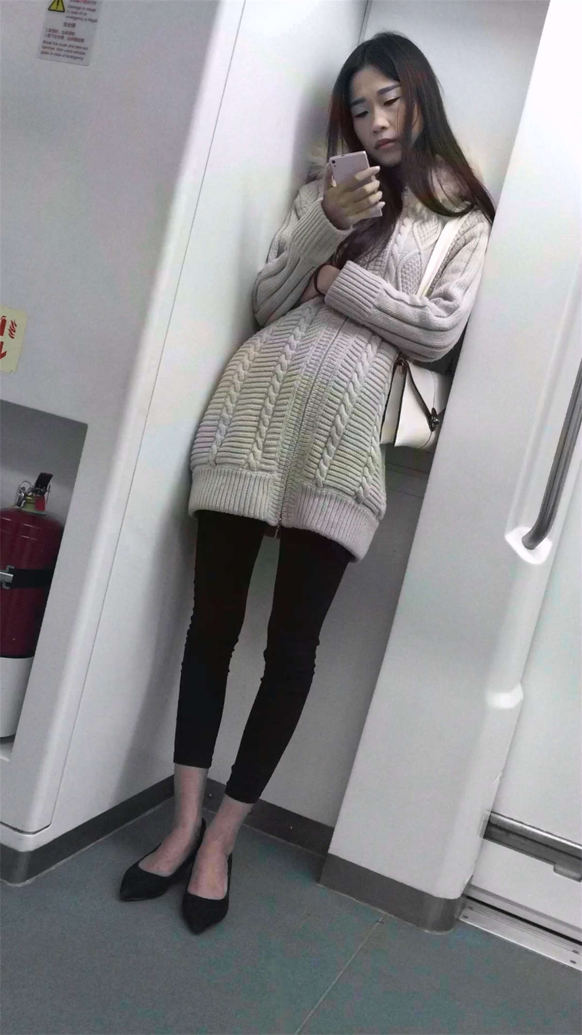 图片[2]-地铁上身材很好的高跟靓女-日更街拍