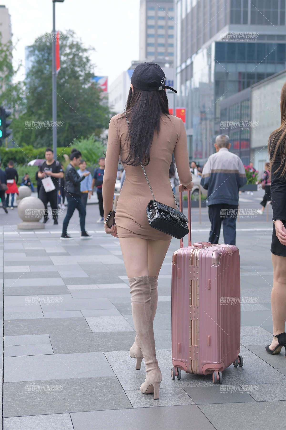 图片[2]-大长腿包臀裙小姐姐-日更街拍