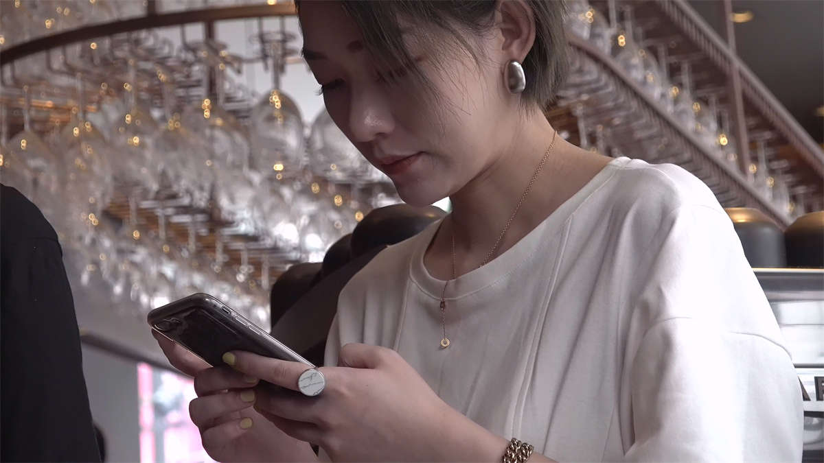 图片[2]-短发美白的玉足姐姐-日更街拍