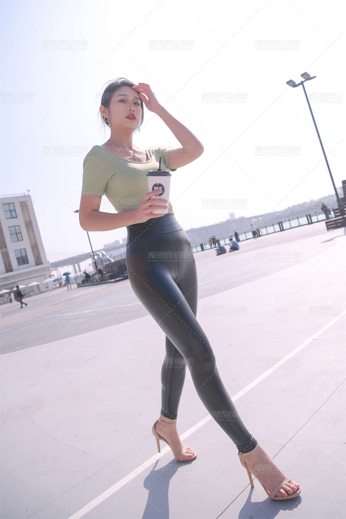 【魂魂街拍作品】皮裤-融化-日更街拍