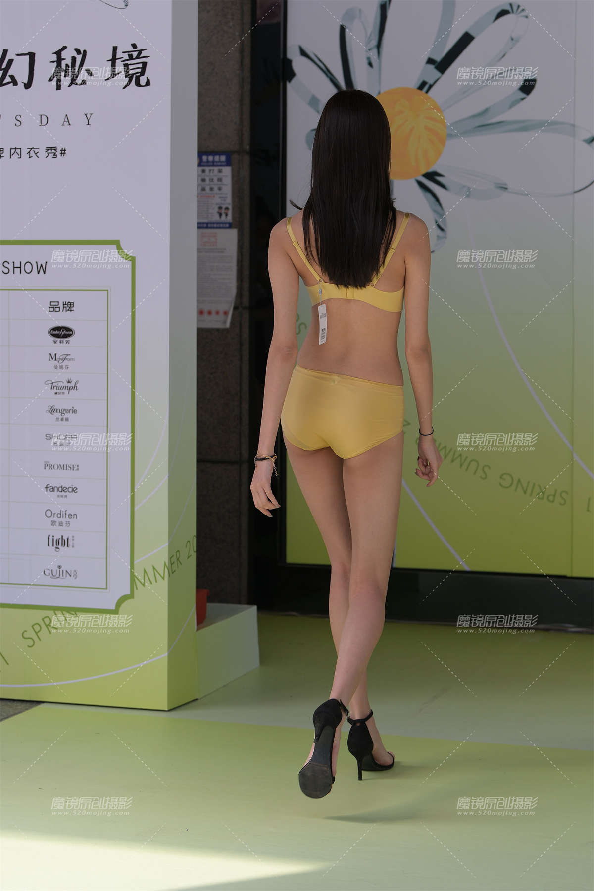 图片[2]-纤细大长腿的女模~-日更街拍