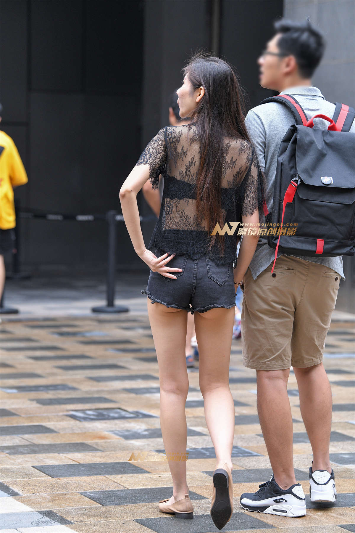 图片[2]-【久久赛帖】超短热裤长腿小月牙-日更街拍