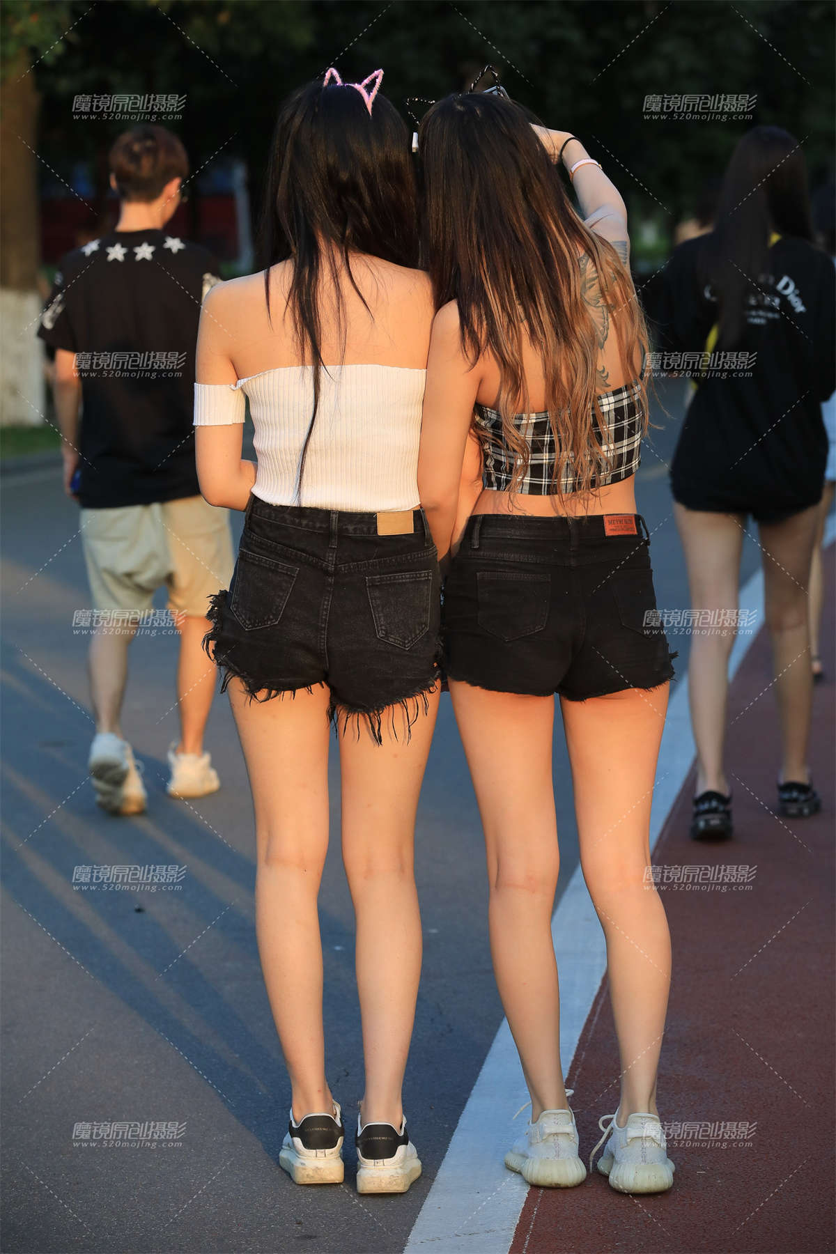 图片[2]-热裤是音乐节的标配吗-日更街拍