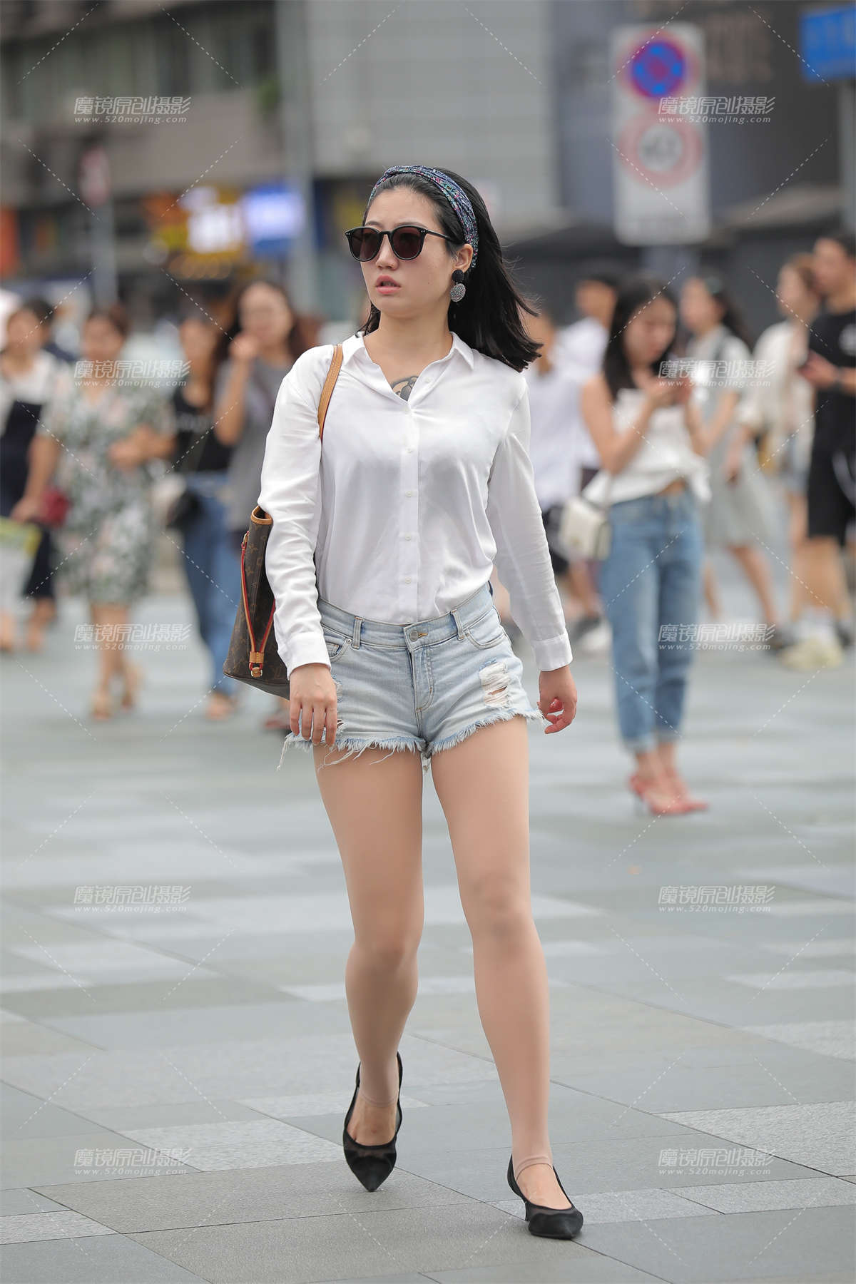 【凯恩赛贴】丝袜配热裤-日更街拍