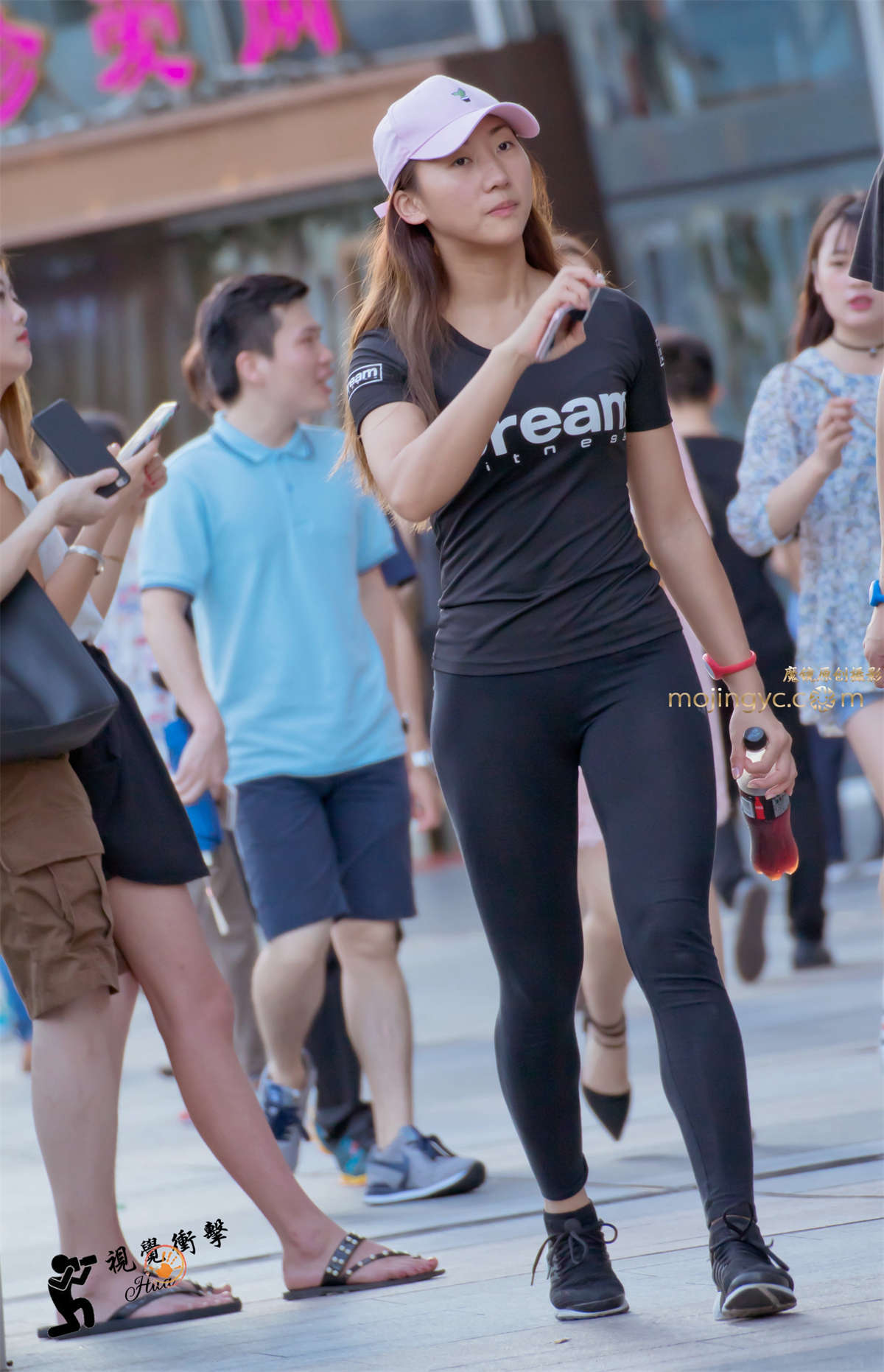 紧身 小T内内 翘臀美眉-日更街拍