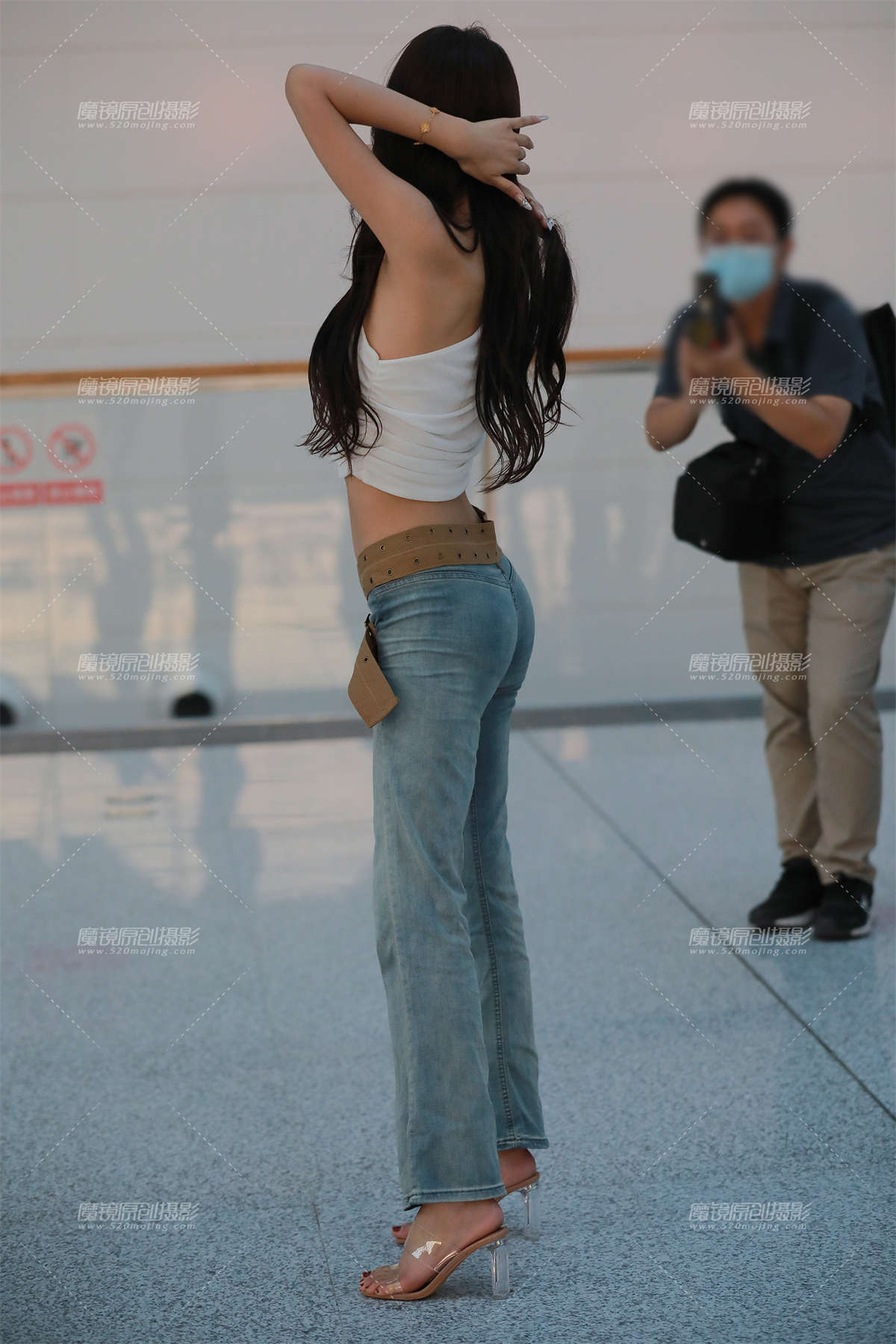 【玻璃街拍】牛仔裤小姐姐-日更街拍