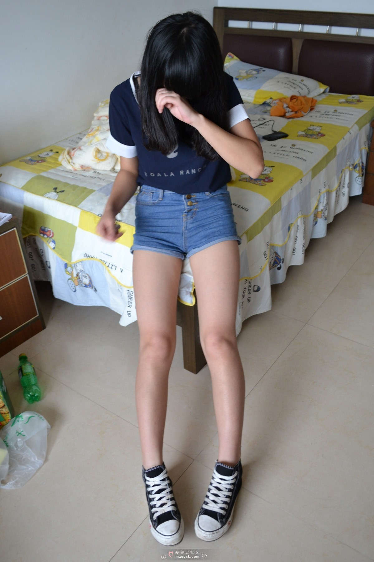 图片[2]-MZSOCK-2018 No.118 热裤帆布鞋粉色船袜脱袜过程-日更街拍