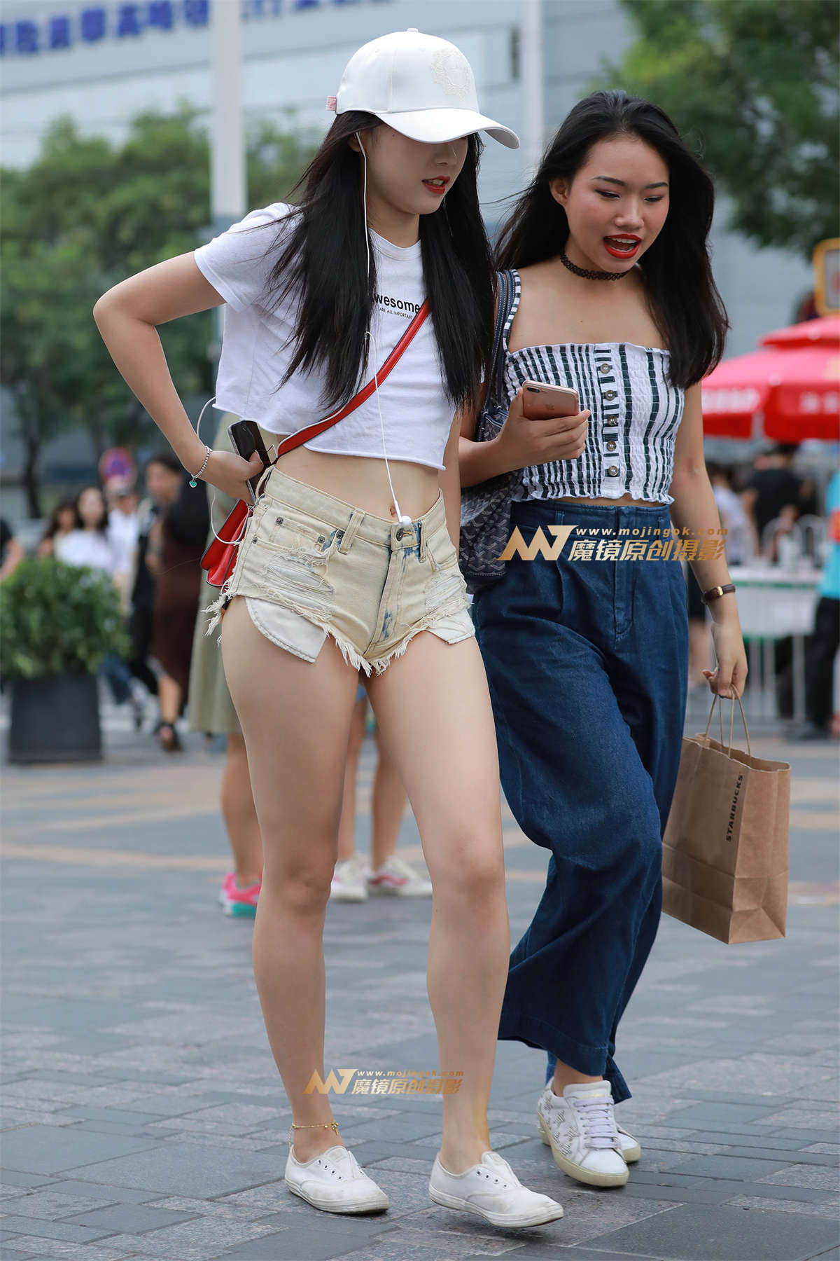 【视觉冲击赛帖】罕见的性感热裤，青春美眉-日更街拍