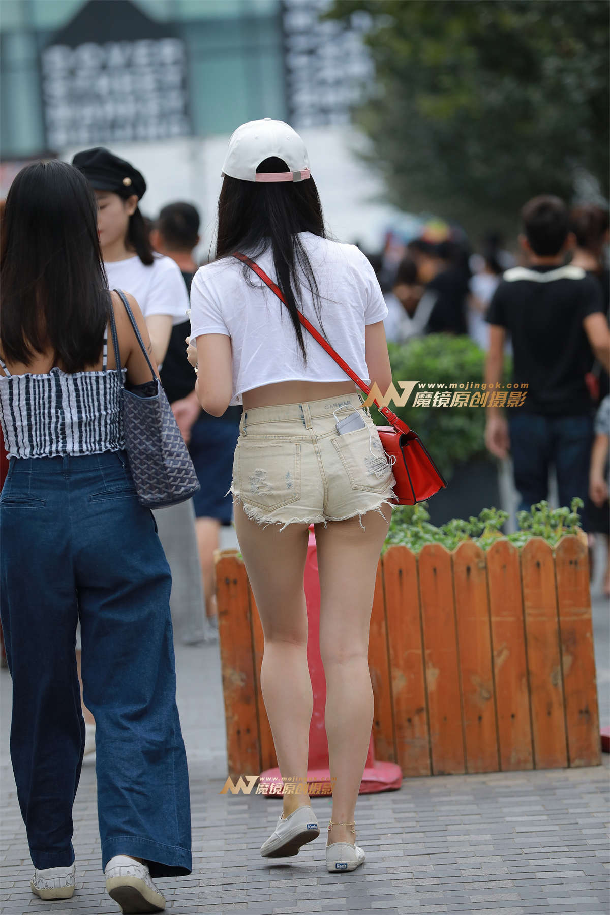 图片[2]-【视觉冲击赛帖】罕见的性感热裤，青春美眉-日更街拍