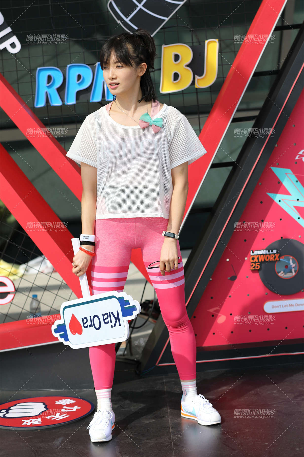 【欧阳赛贴】爱拍照的美女-日更街拍