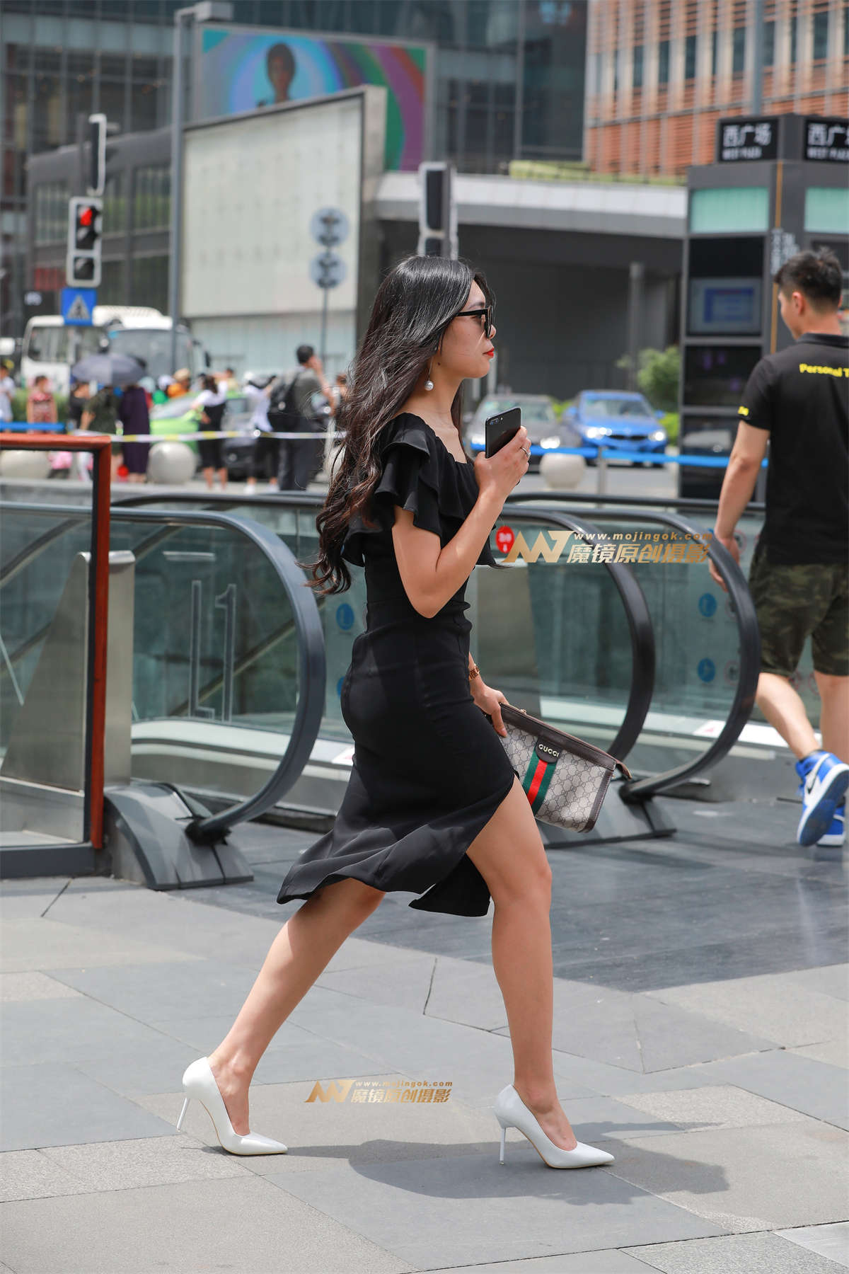 【视觉冲击赛帖】紧身包臀裙，风一样的女子-日更街拍