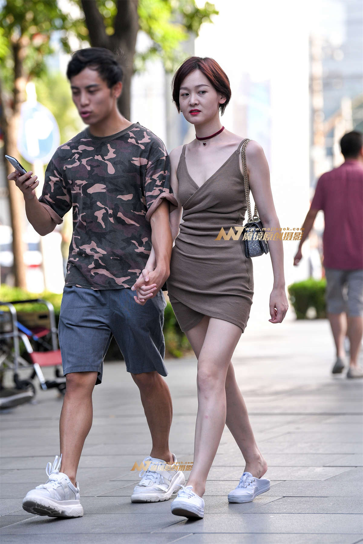 【久久赛帖】吊带包臀裙美女-日更街拍