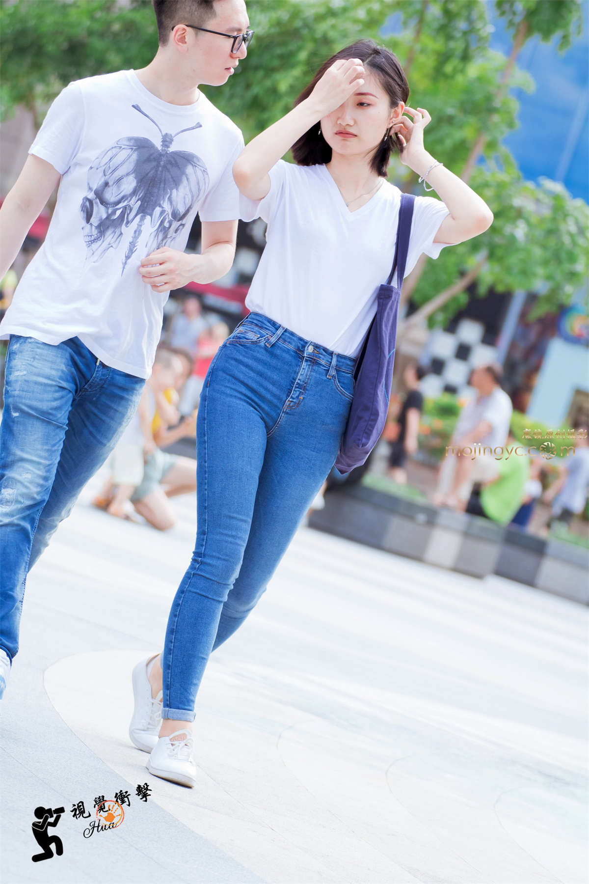 紧身蓝色牛仔裤 美眉一枚-日更街拍