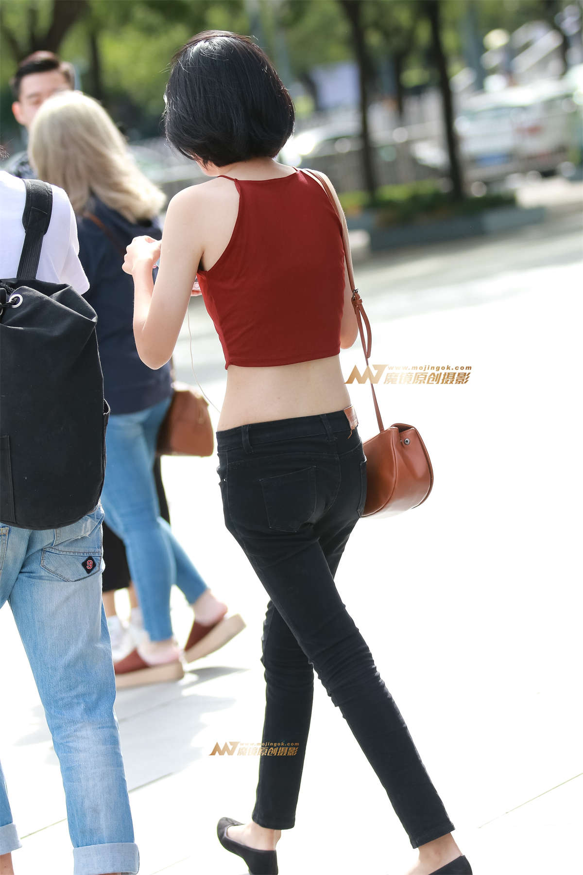 图片[2]-白皙小蛮腰-日更街拍