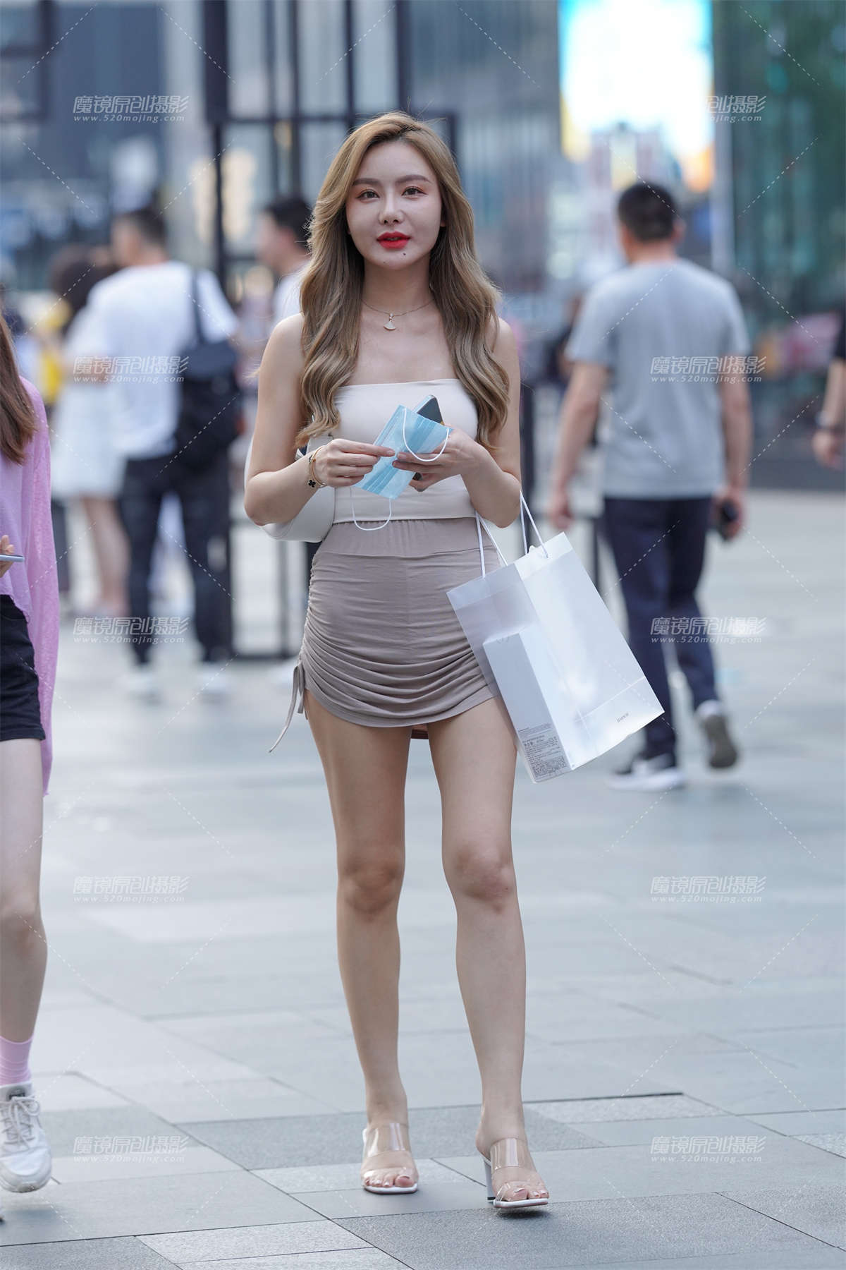 短裙美眉-日更街拍