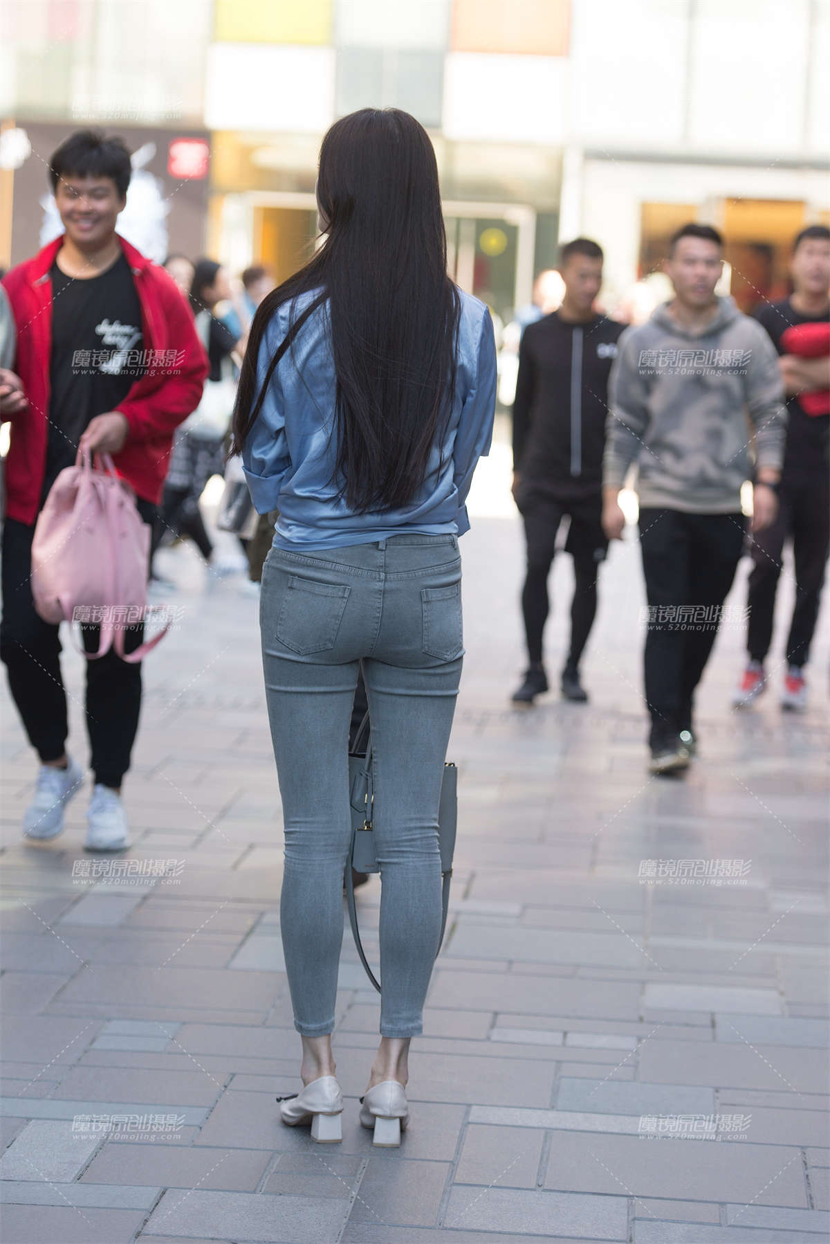 图片[2]-牛仔裤美女-日更街拍