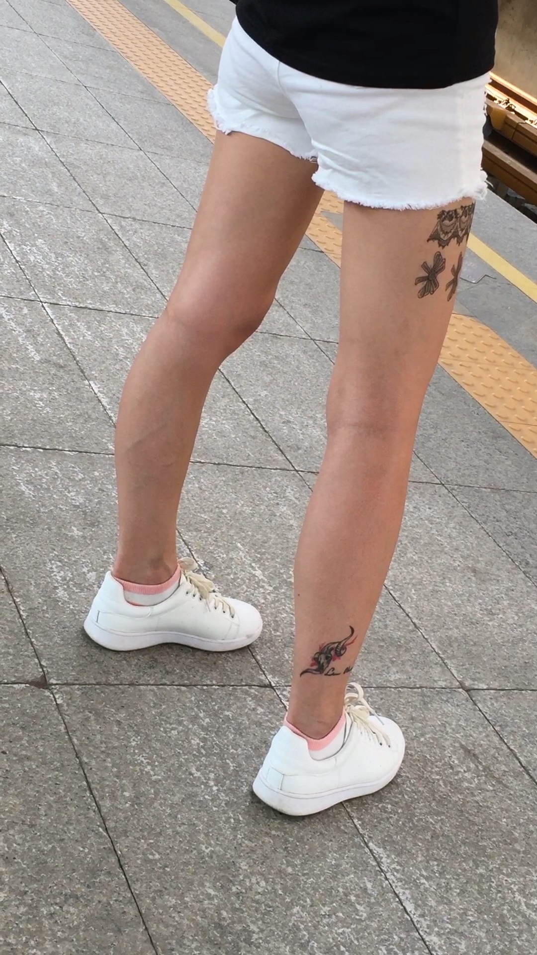 图片[2]-个性美腿MM-日更街拍