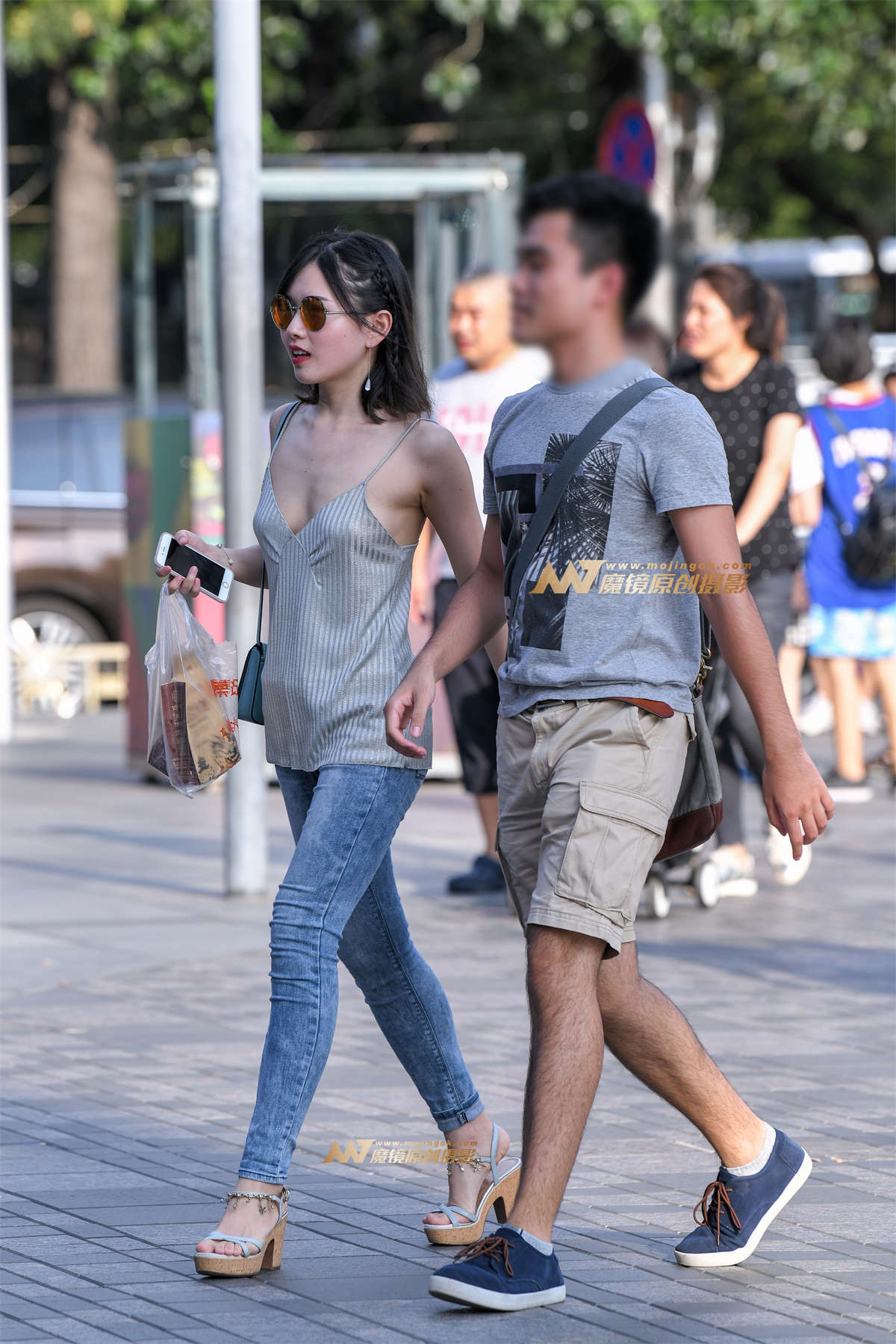 【久久赛帖】吊带真空靓丽美女-日更街拍