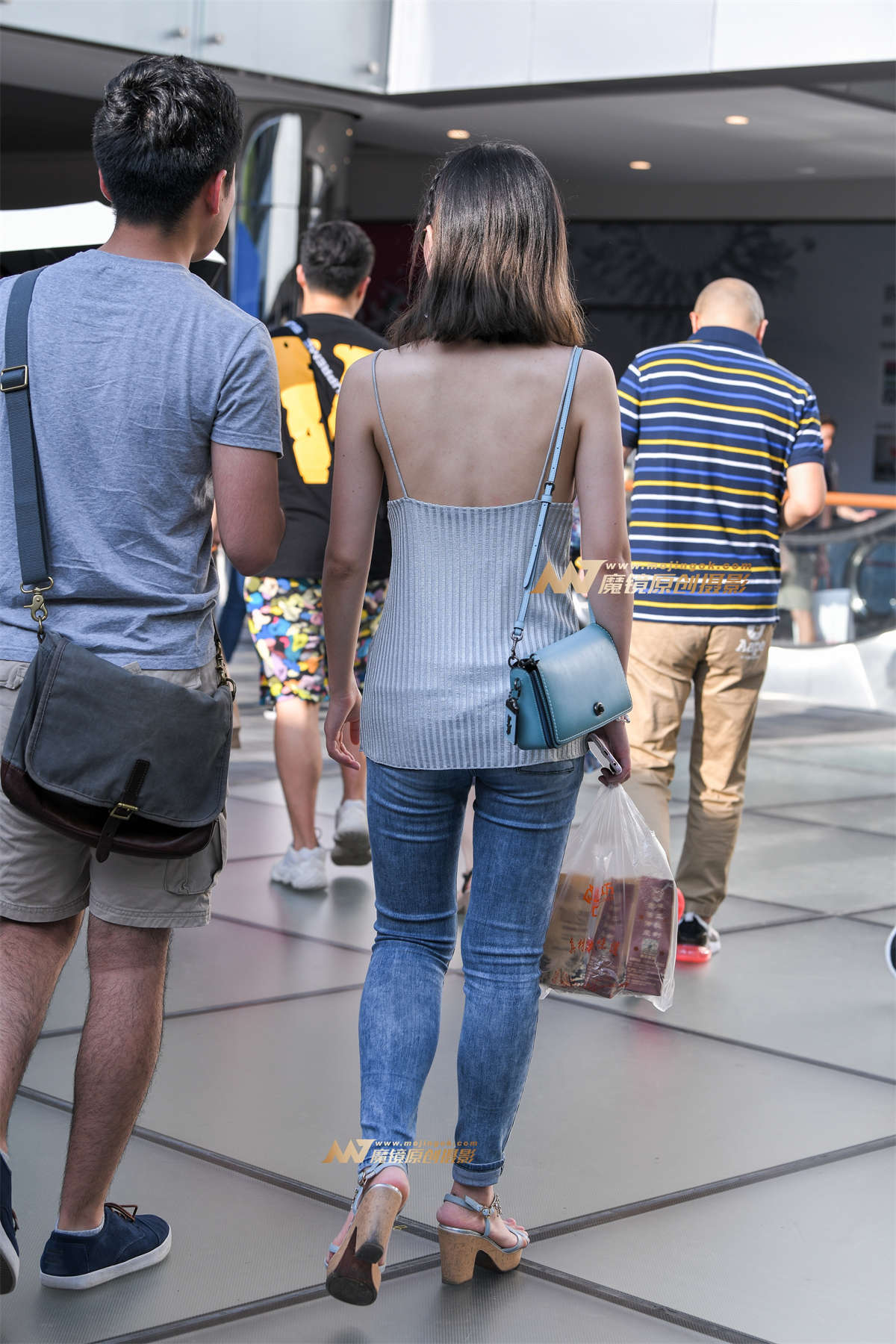 图片[2]-【久久赛帖】吊带真空靓丽美女-日更街拍