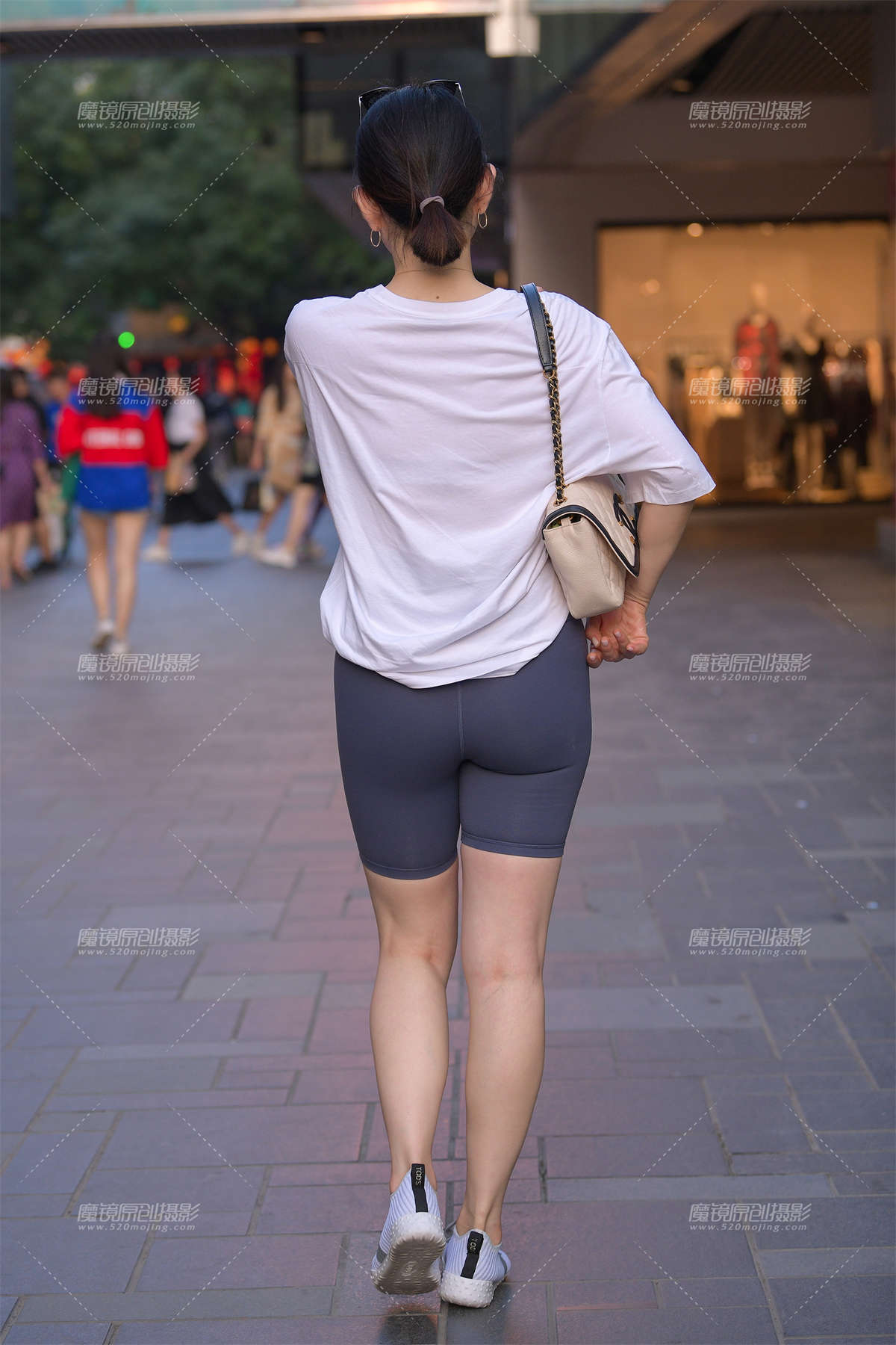 图片[2]-【街拍之魂赛帖】拿花的__-日更街拍