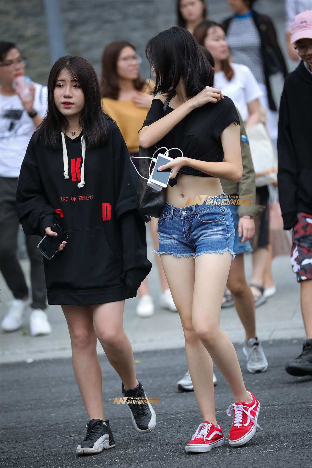 白皙长腿水蛇腰-日更街拍