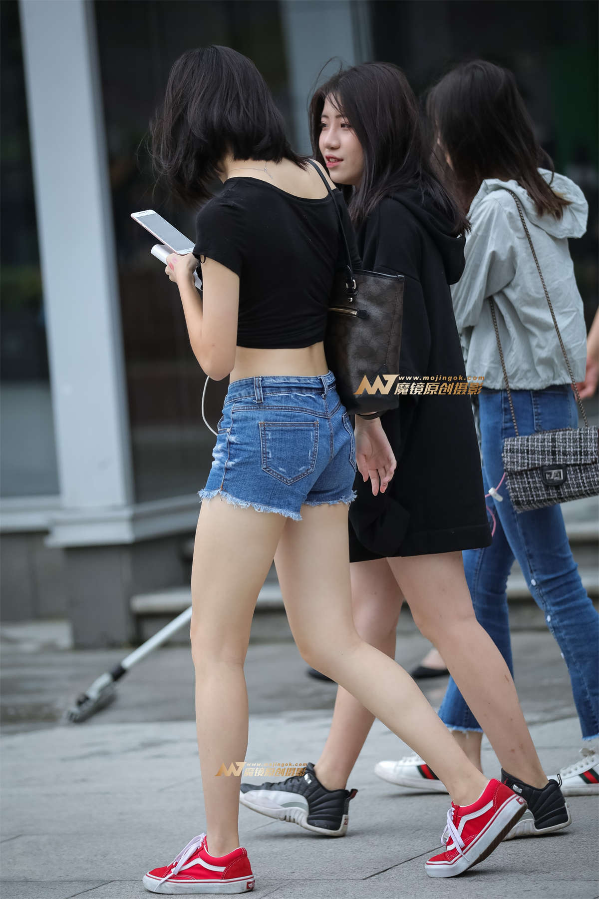 图片[2]-白皙长腿水蛇腰-日更街拍