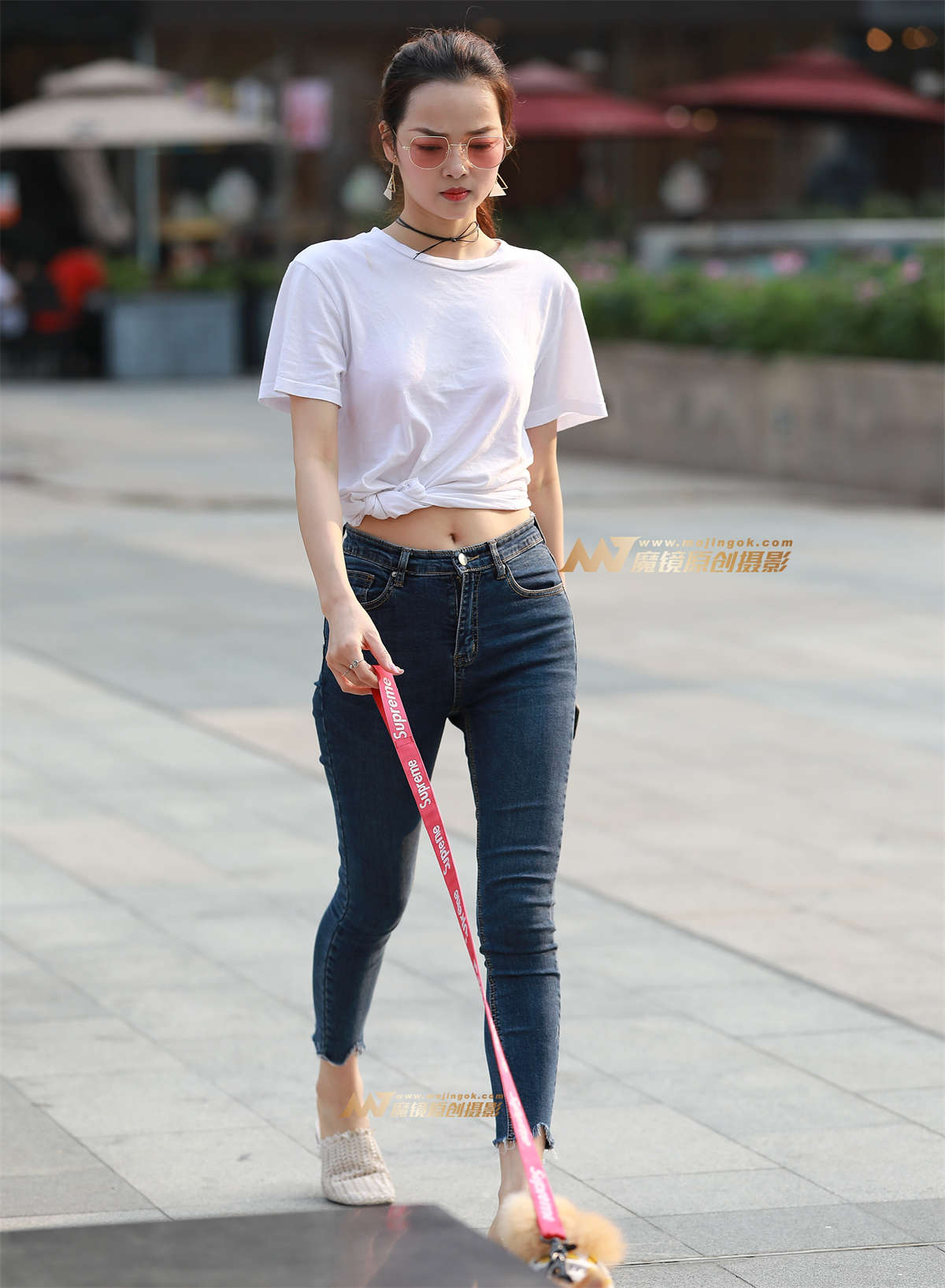 【视觉冲击赛帖】美美哒，遛狗 紧牛美女-日更街拍