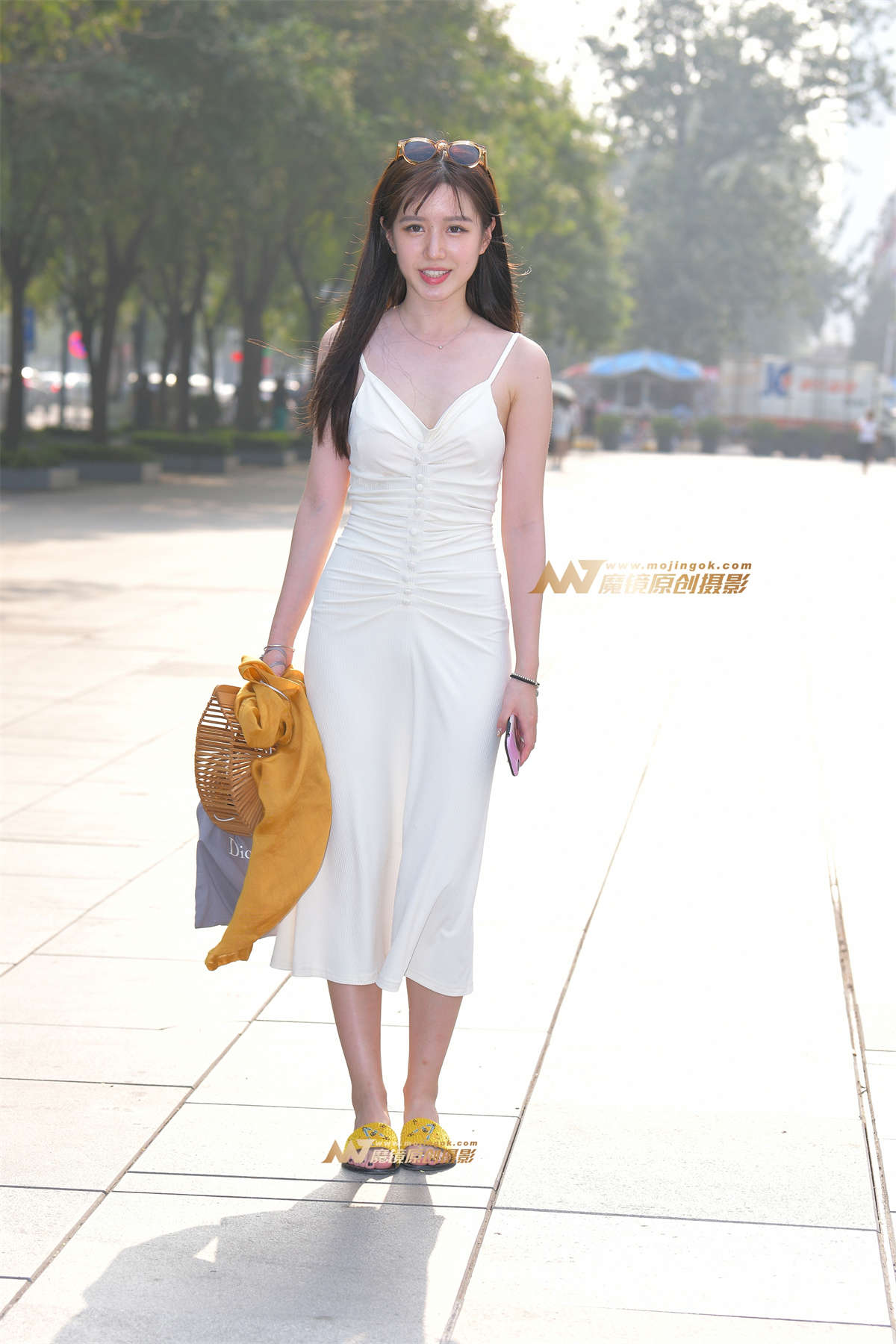 【红石赛帖】白裙吊带美女-日更街拍