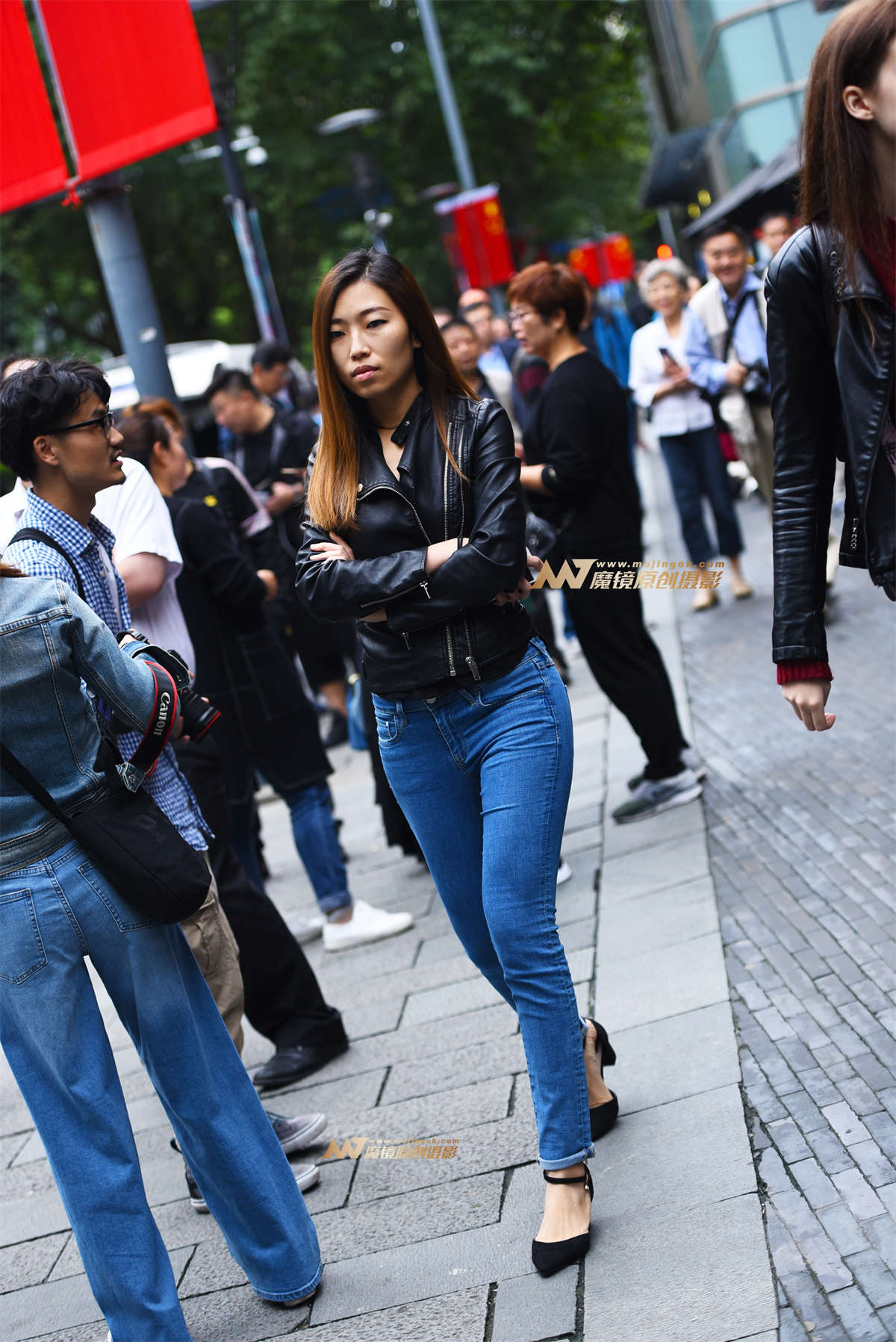 擦肩而过的牛仔妹-日更街拍