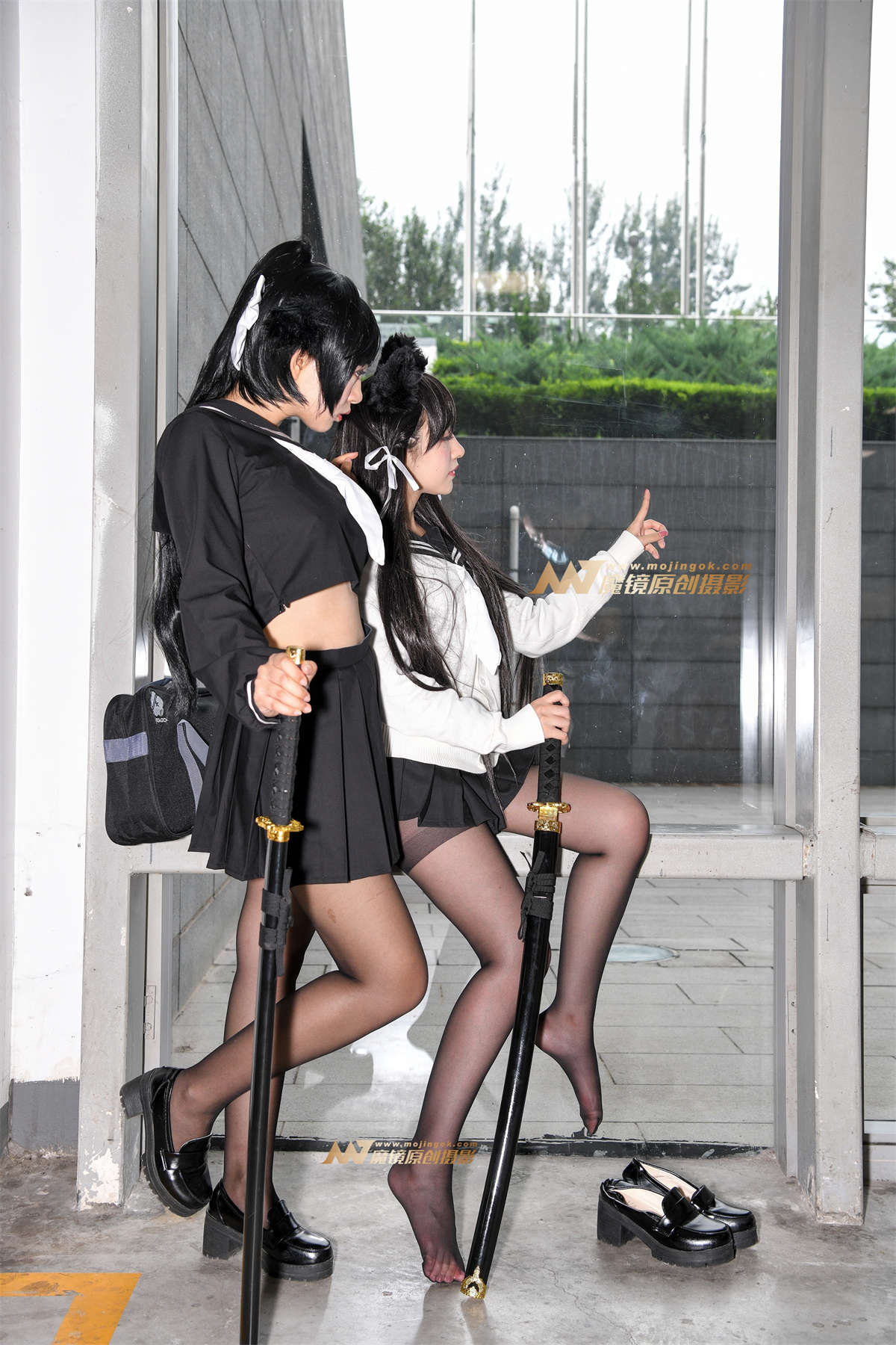 【久久赛帖】动漫展俩黑丝美女-日更街拍