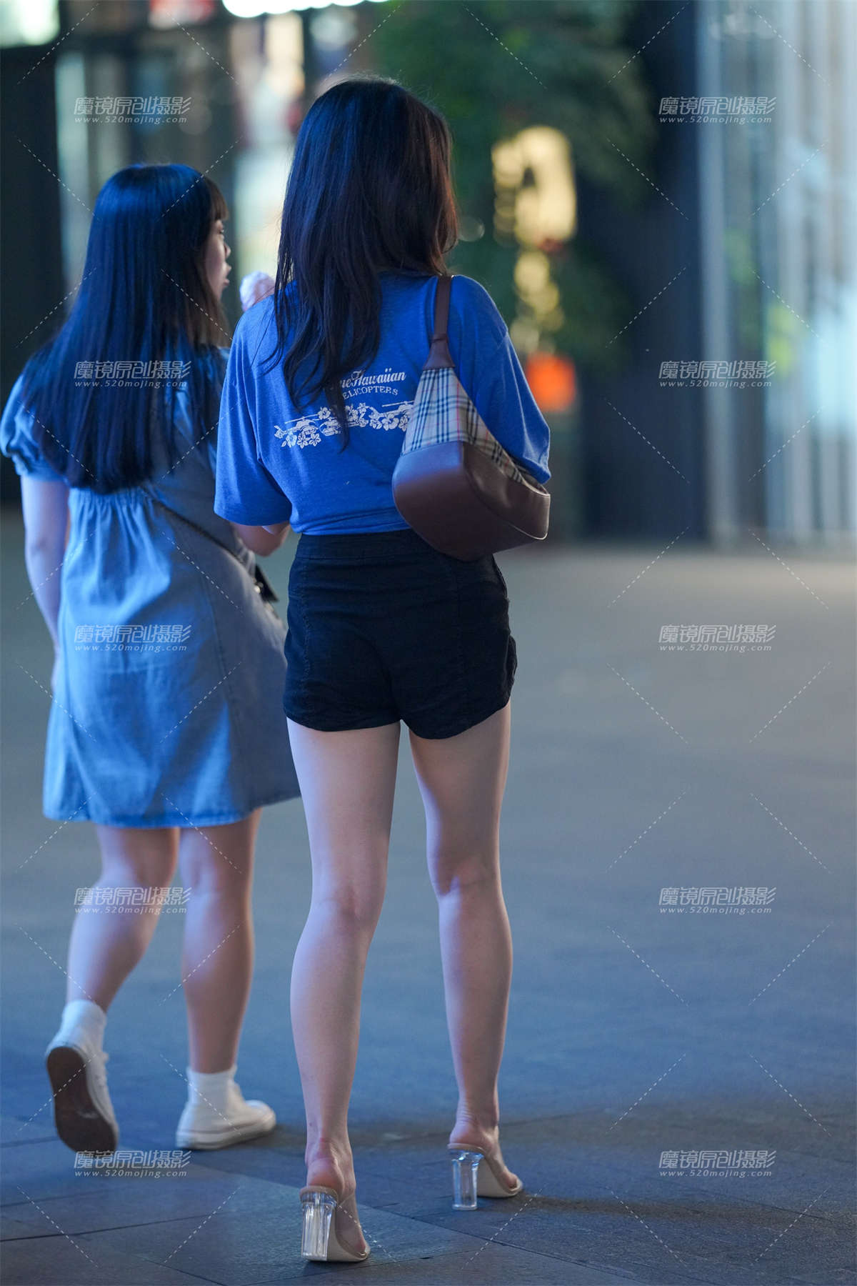 图片[2]-热裤长腿美眉-日更街拍