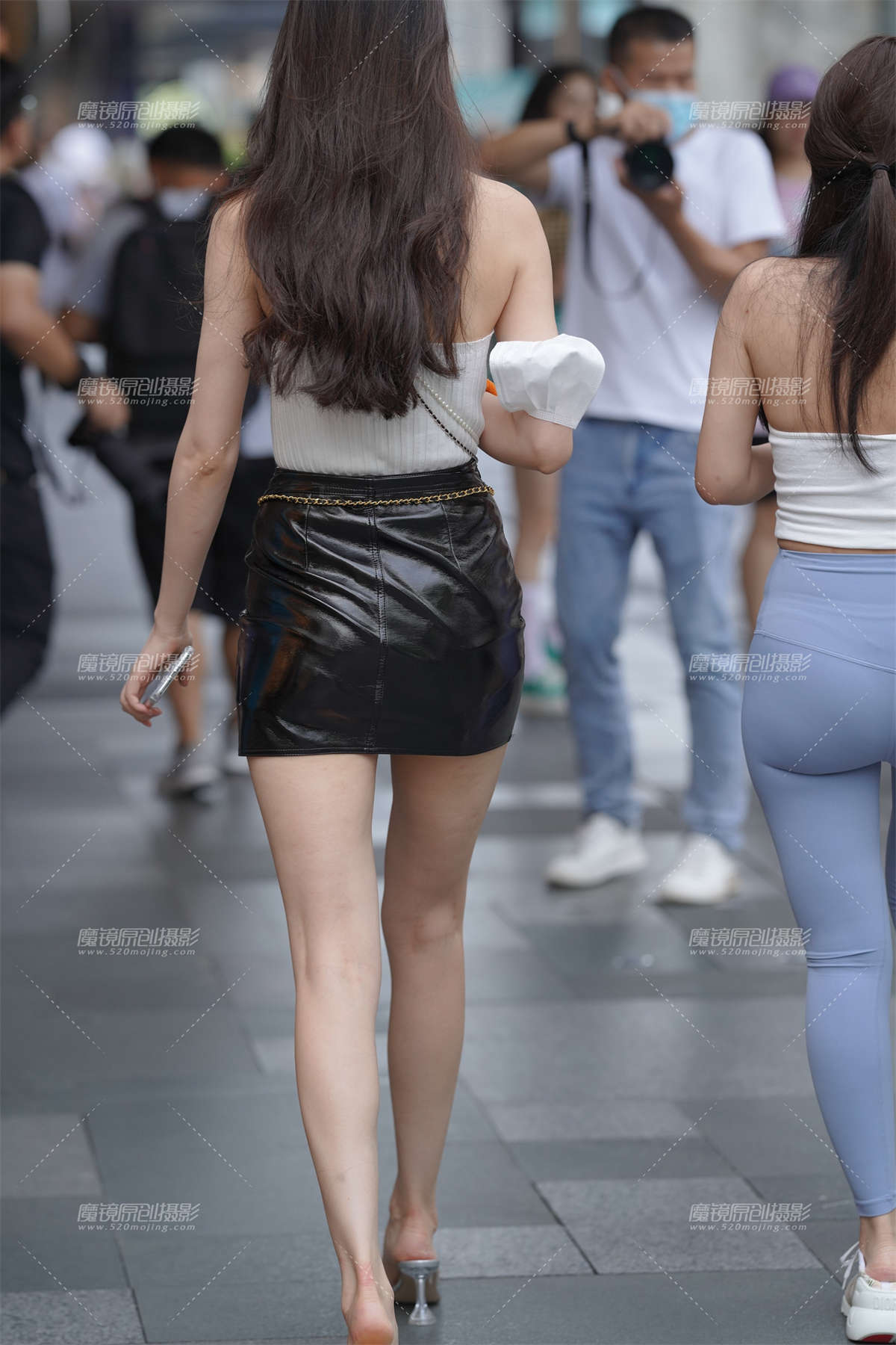 图片[2]-高挑的时尚女孩 小姐姐这小皮裙很nice-日更街拍
