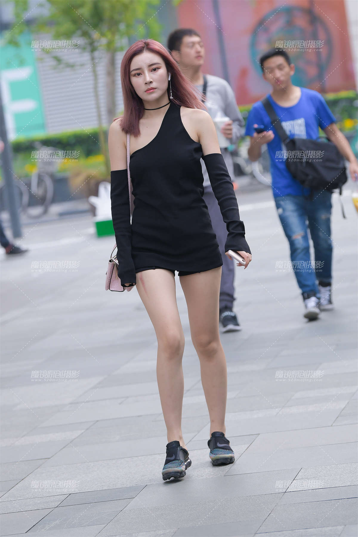 黑色热裤美女-日更街拍