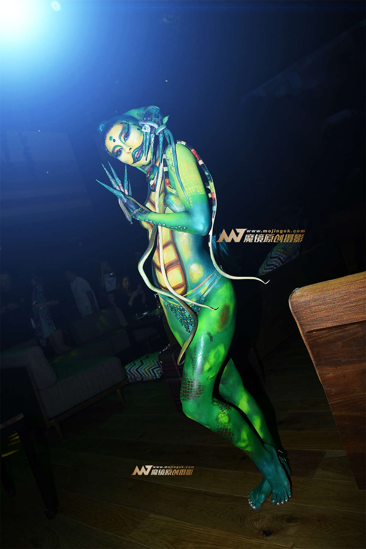 热带丛林的蛇精-日更街拍