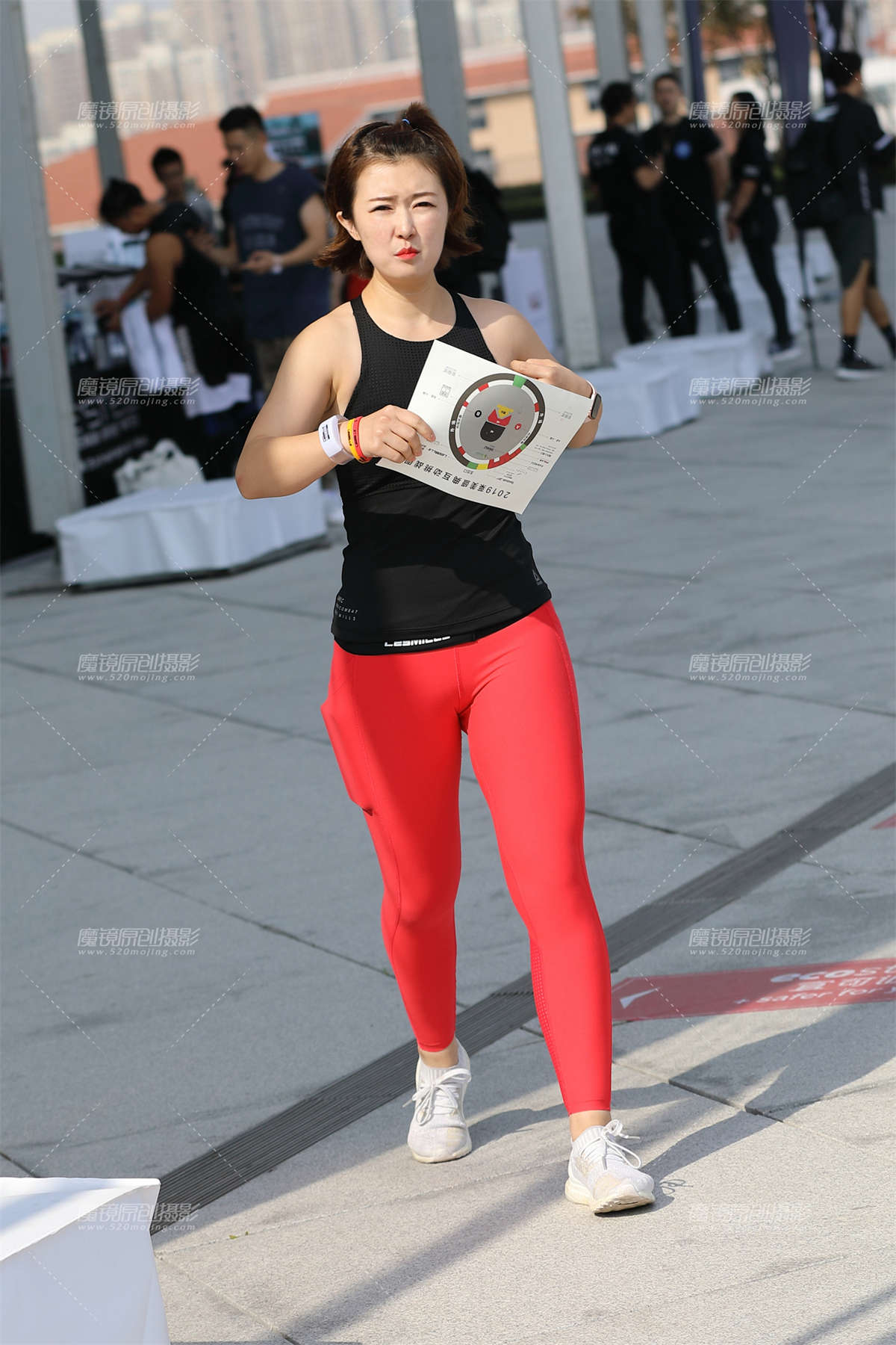 【欧阳赛贴】红色紧身裤-日更街拍