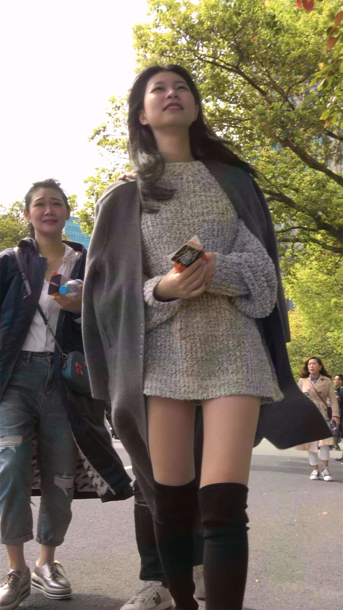 图片[2]-美腿大姑娘-日更街拍