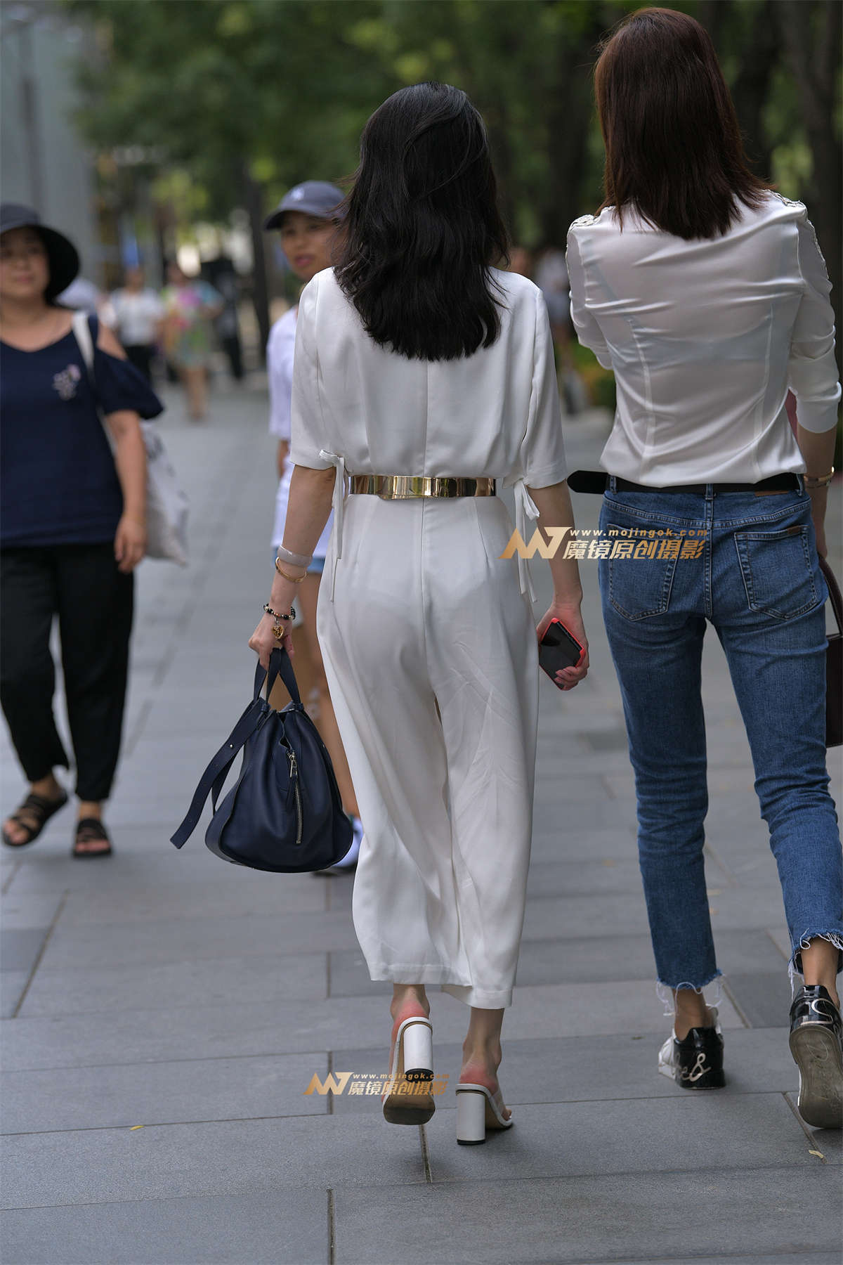 图片[2]-【红石赛帖】白色裙裤气质少妇-日更街拍