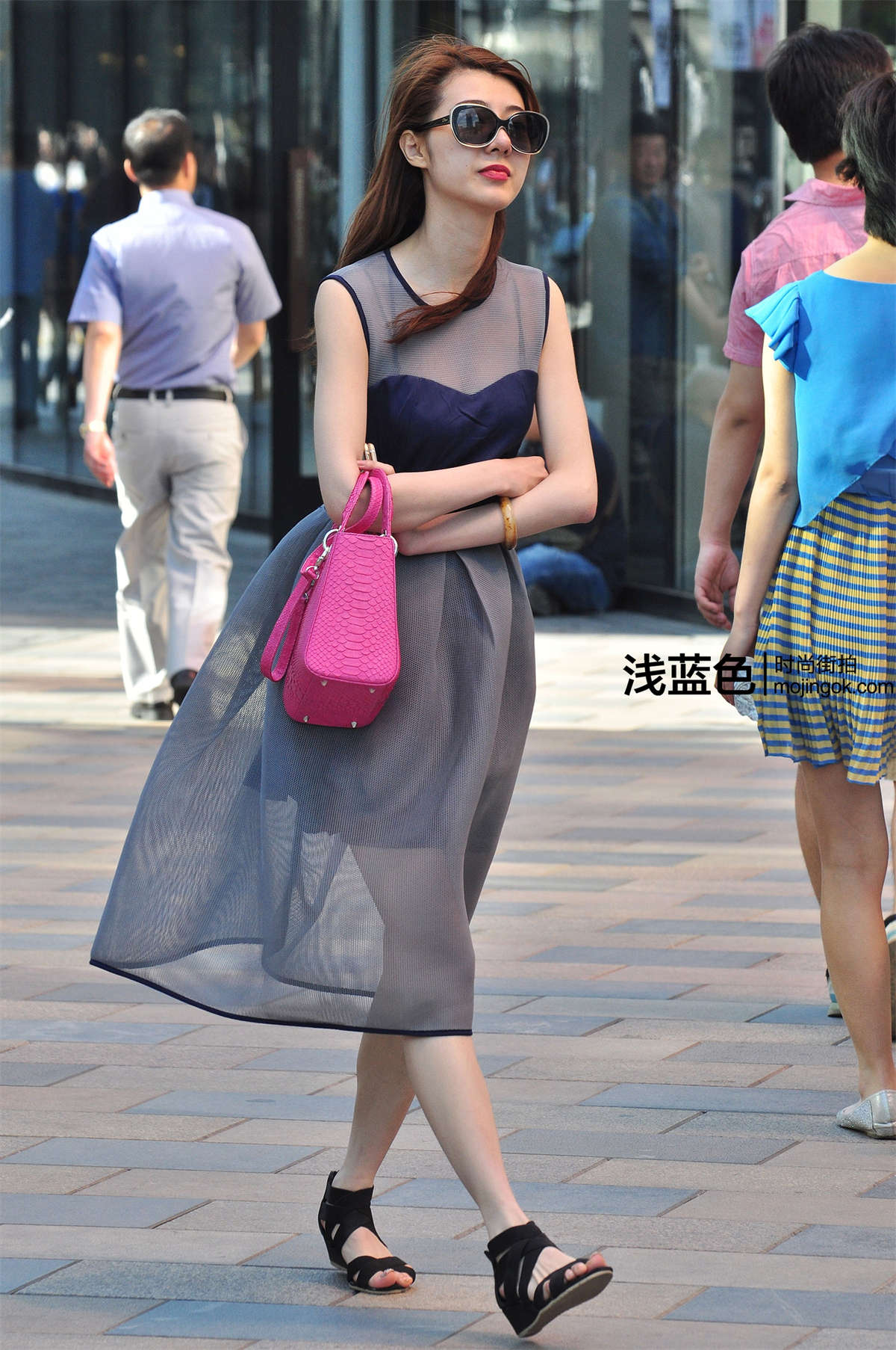 图片[2]-背部透视时尚长裙美女 （17p）-日更街拍