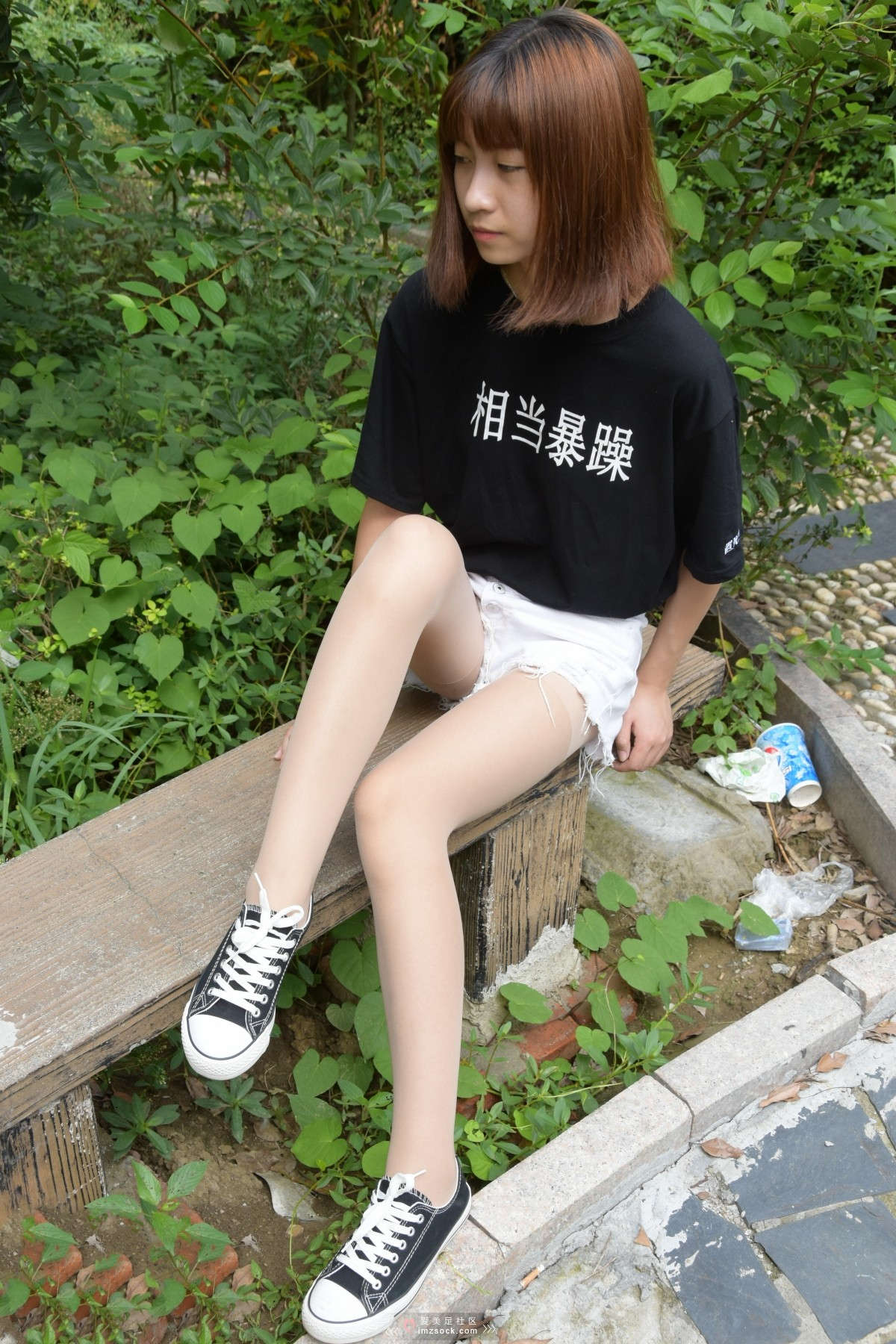 图片[2]-MZSOCK-2018 No.122 圆圆 经典黑色帆布鞋配性感小肉丝-日更街拍