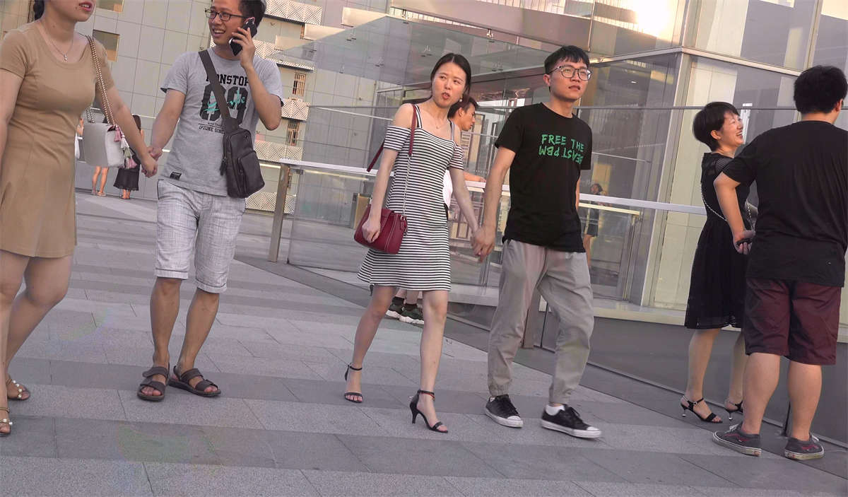 图片[2]-高跟玉足MM-日更街拍