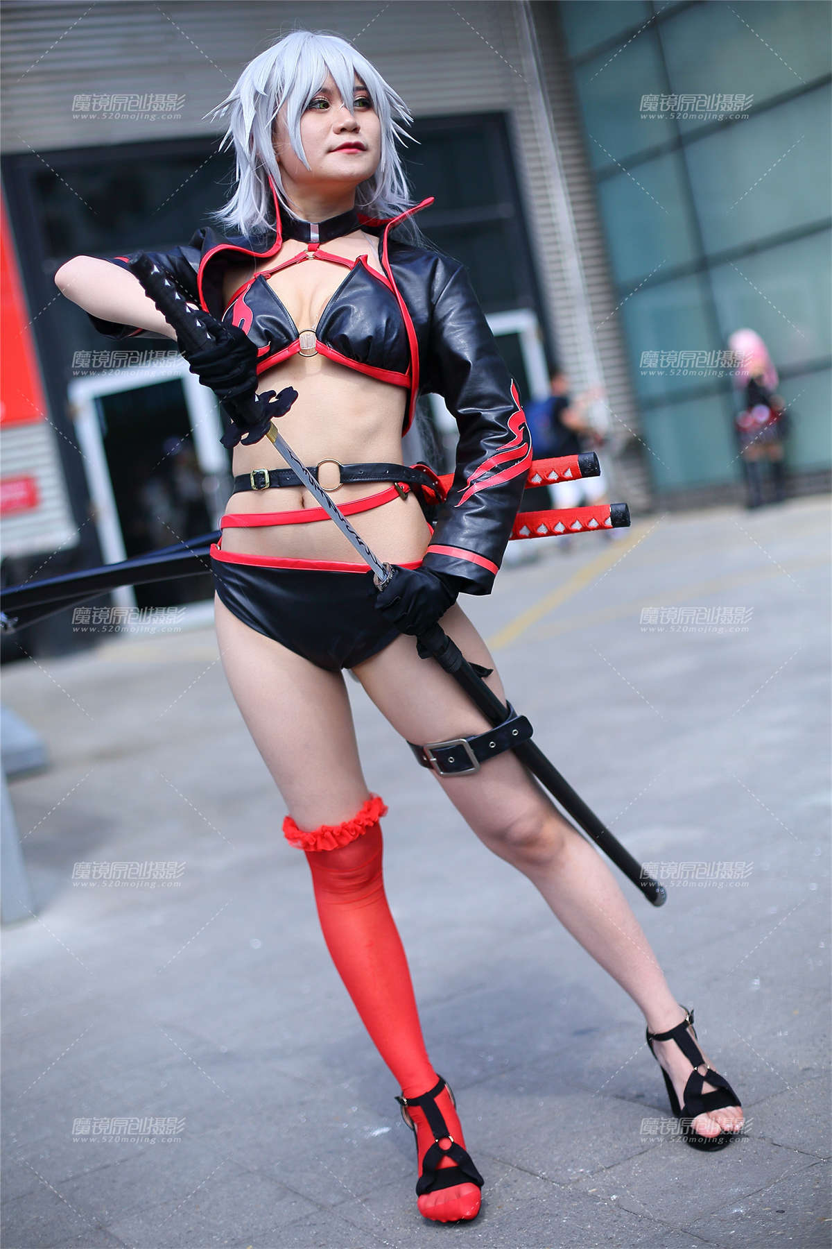 性感皮衣银发cosplay-日更街拍