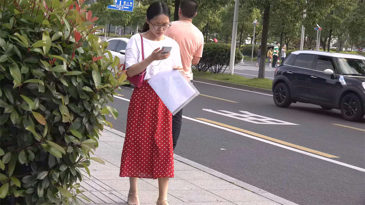 凉高跟，斑点长裙知性美女 3-日更街拍
