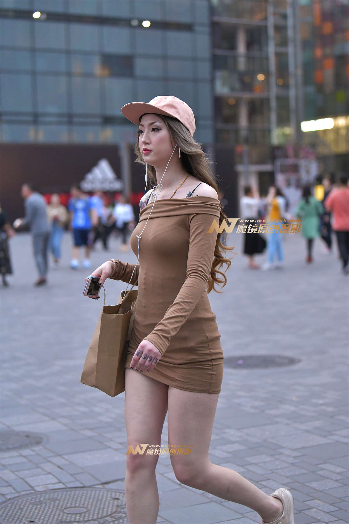 【红石赛帖】傍晚偶遇性感包裙美女-日更街拍