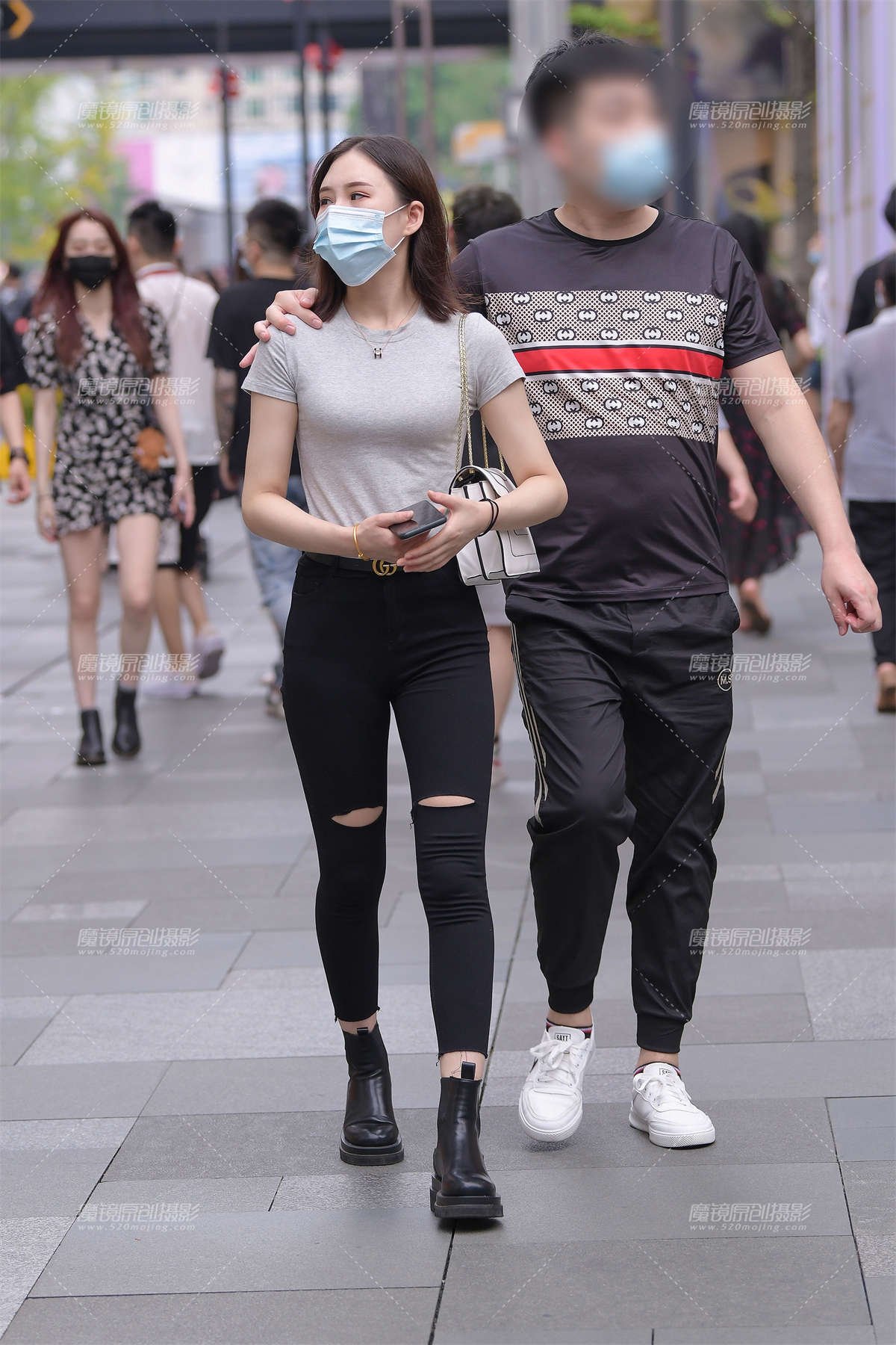 润臀紧身裤美女-日更街拍