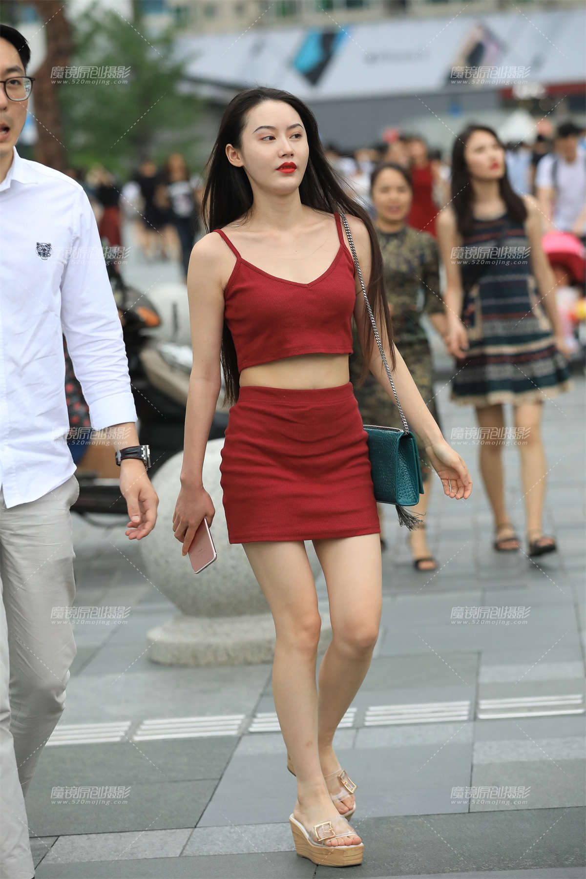 透白嫩肤-日更街拍