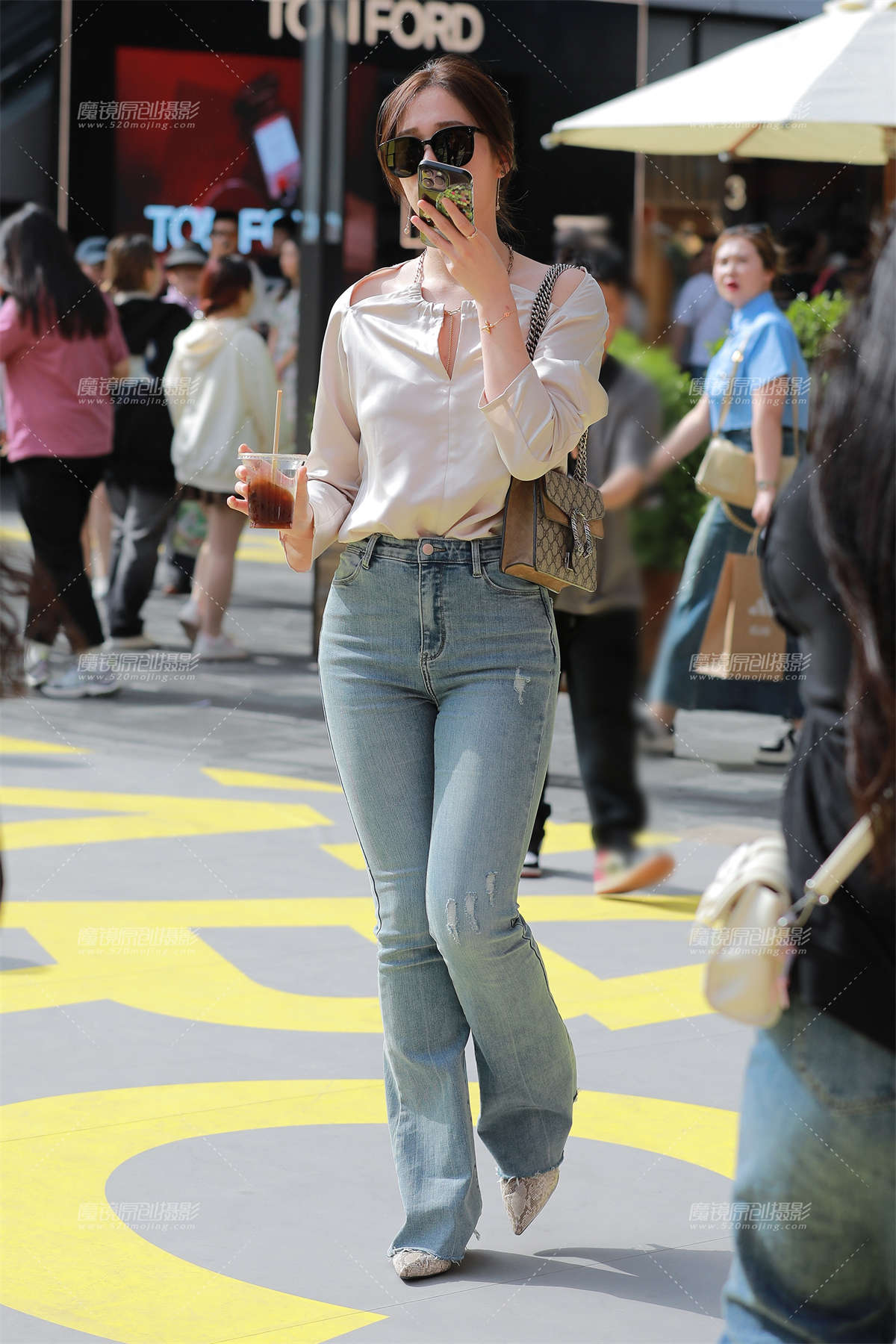 图片[2]-牛仔裤美女-日更街拍