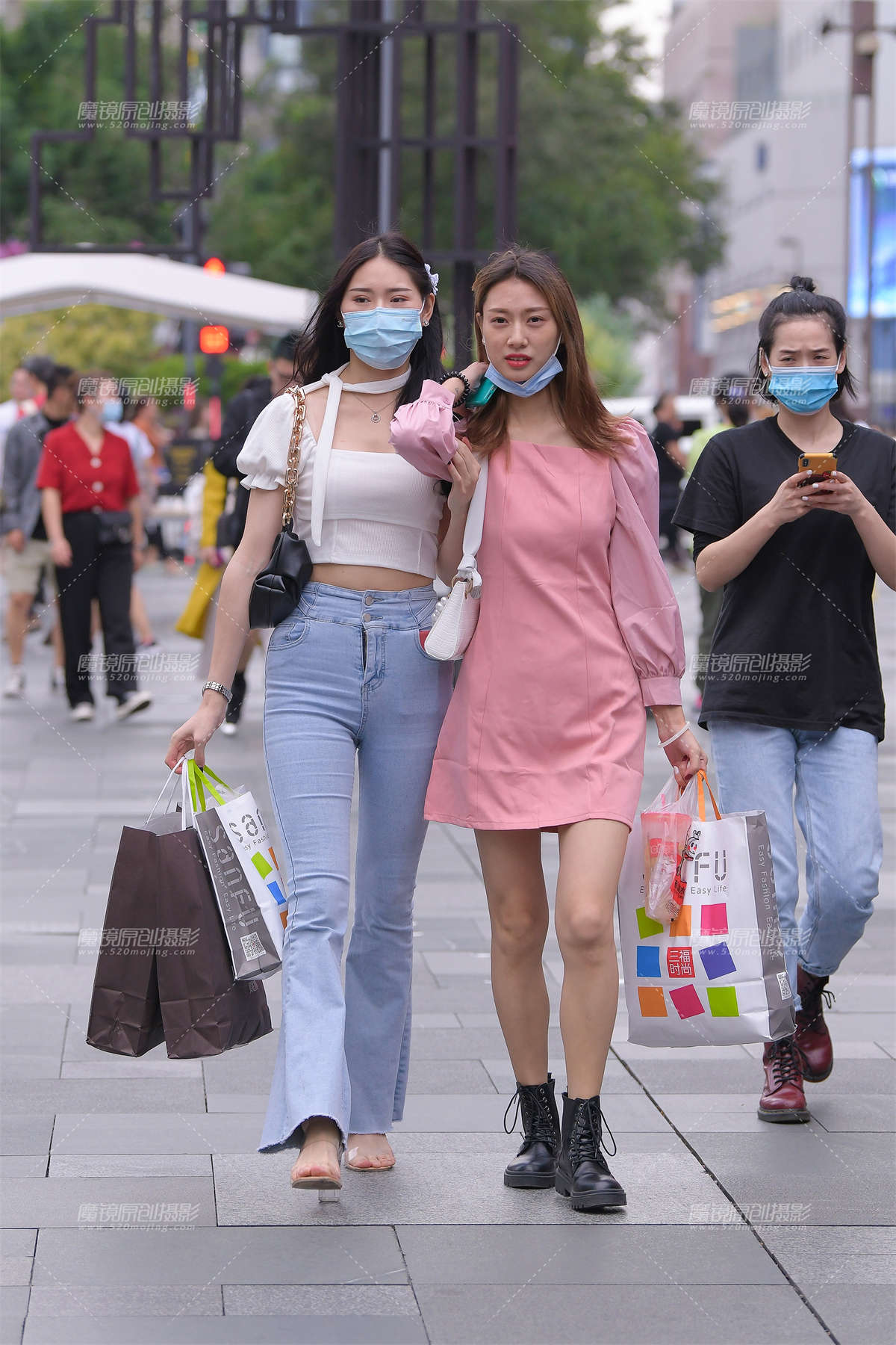 身材十分高挑的紧牛美女-日更街拍