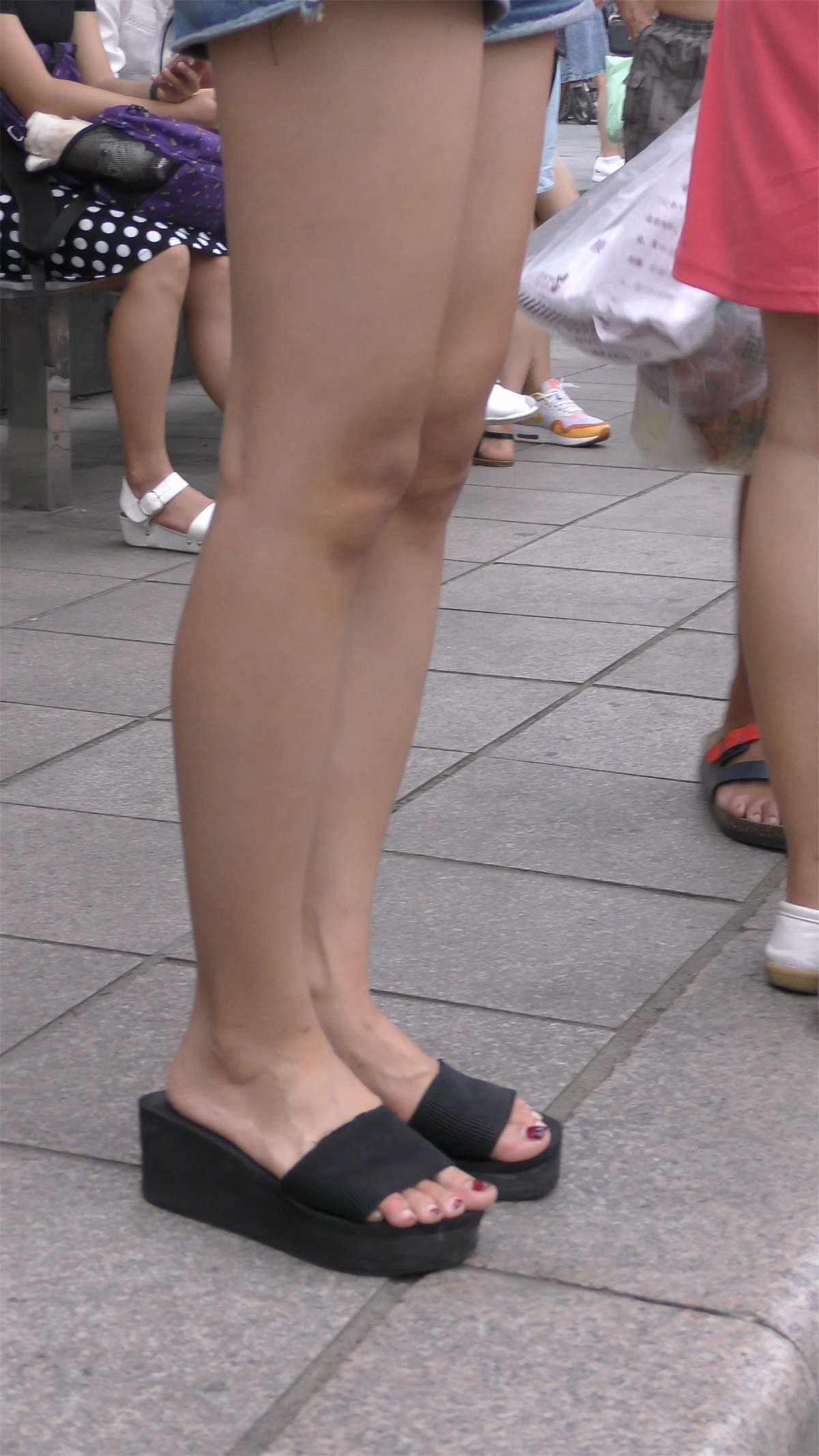 图片[2]-拥有冷艳气质的美女-日更街拍