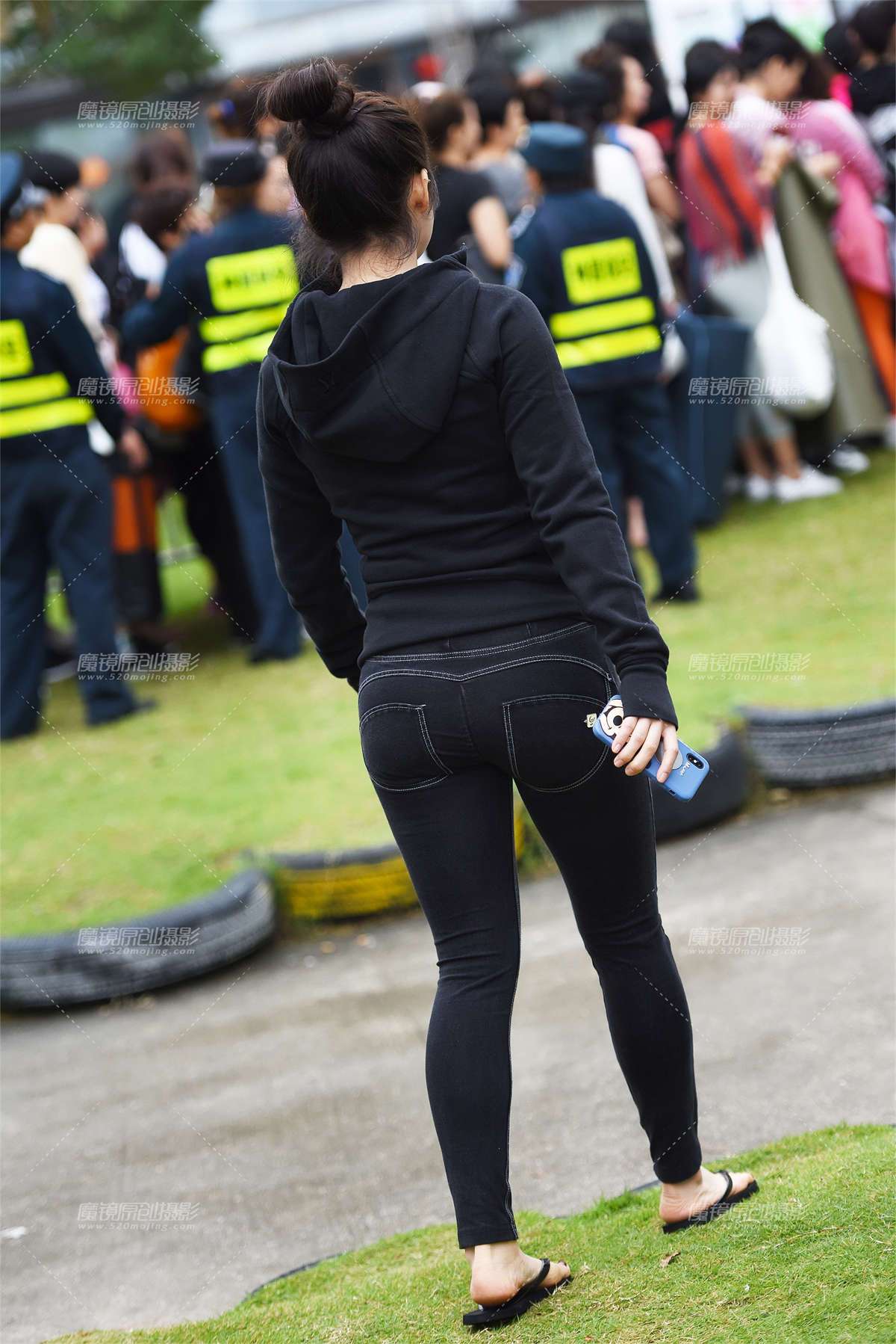 图片[2]-【咔喳赛帖】这种裤子很适合她穿-日更街拍