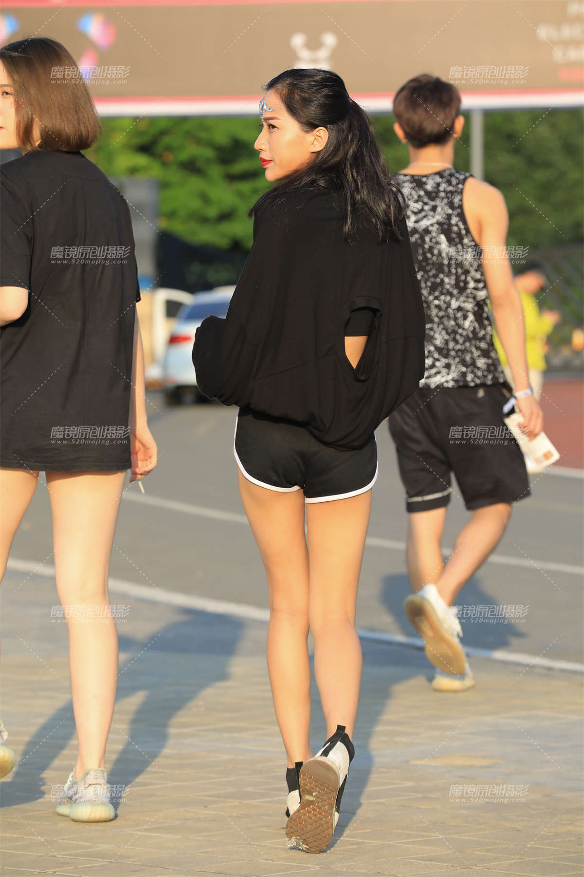 图片[2]-我更喜欢右边微胖的 你呢-日更街拍